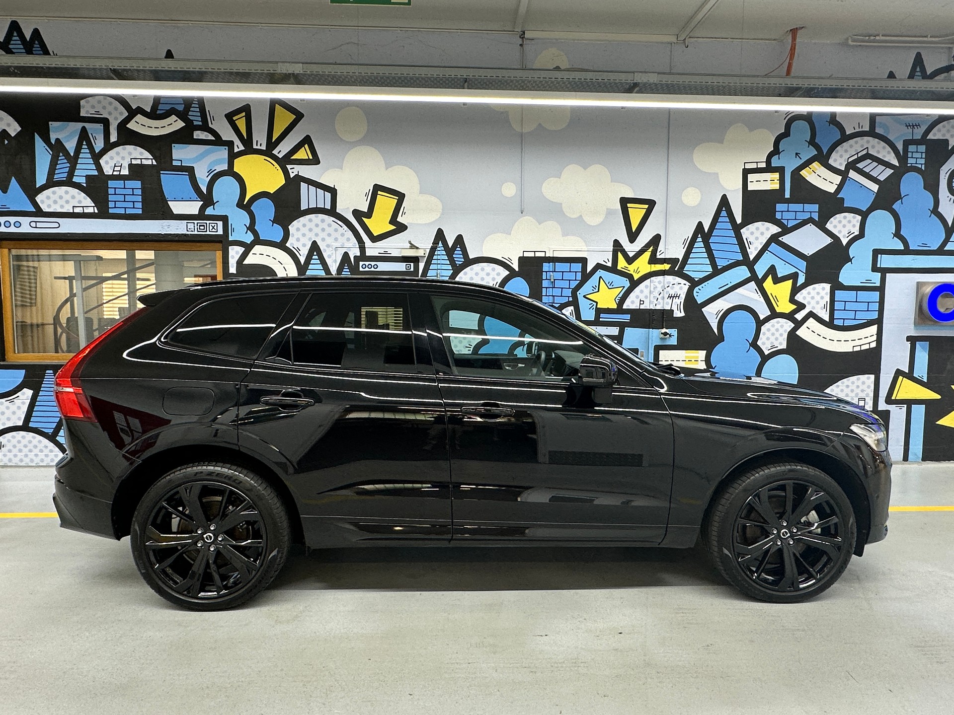 VOLVO XC60 T8 eAWD PluginHybrid Ultimate Dark Geartronic-image-2