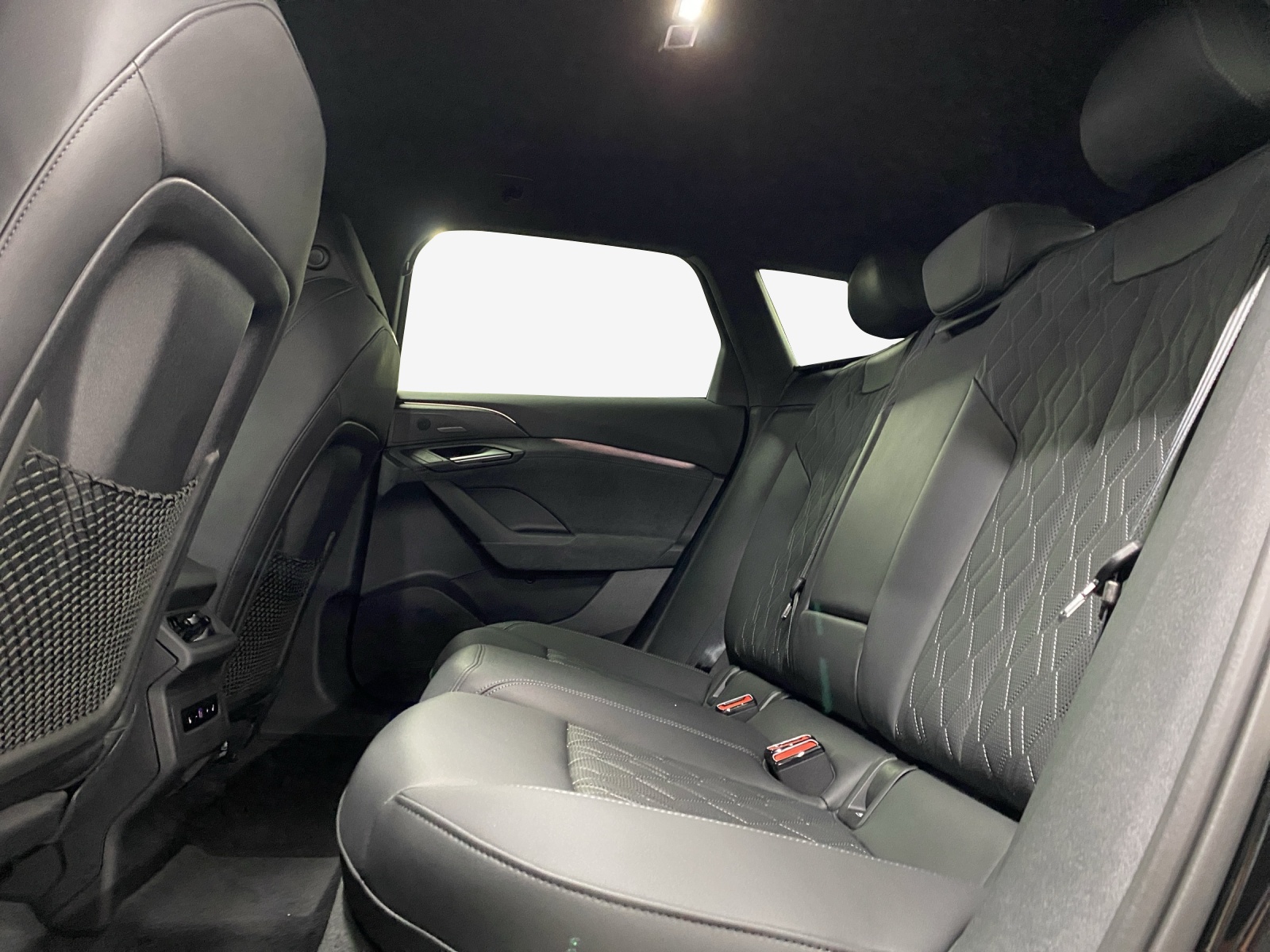 AUDI A6 Avant e-tron quattro-image-11