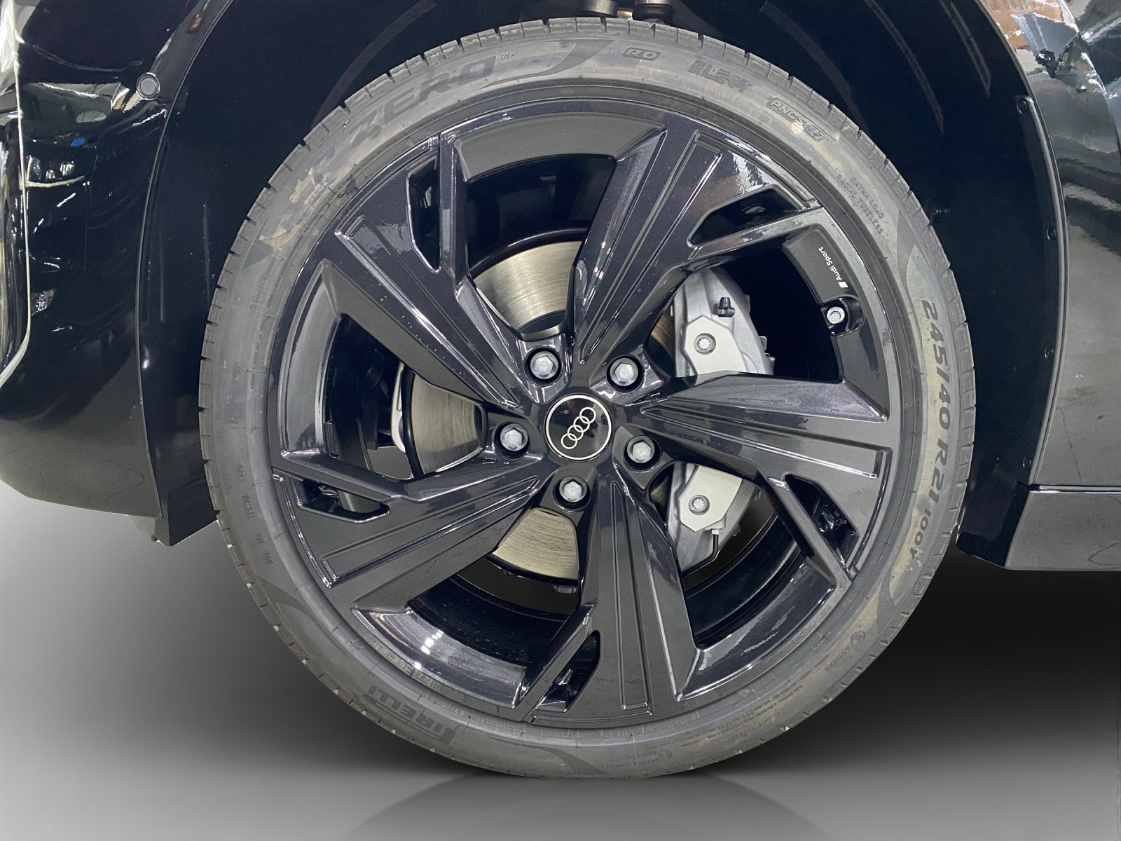 AUDI A6 Avant e-tron quattro-image-15