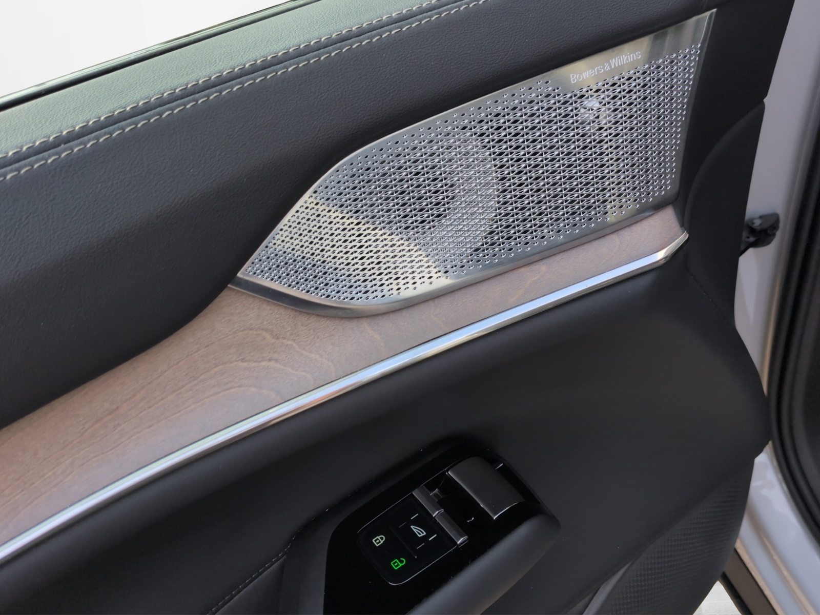 VOLVO EX 90 Twin Performance Ultra AWDD-image-16