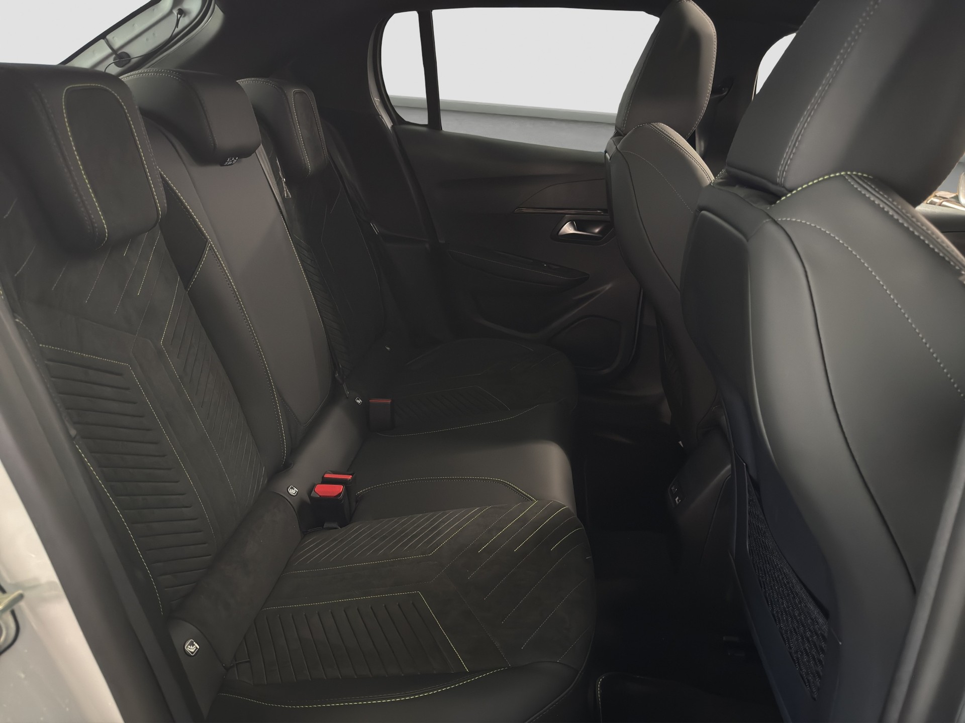 PEUGEOT 208 1.2 Hybrid 145 GT Exclusive-image-11