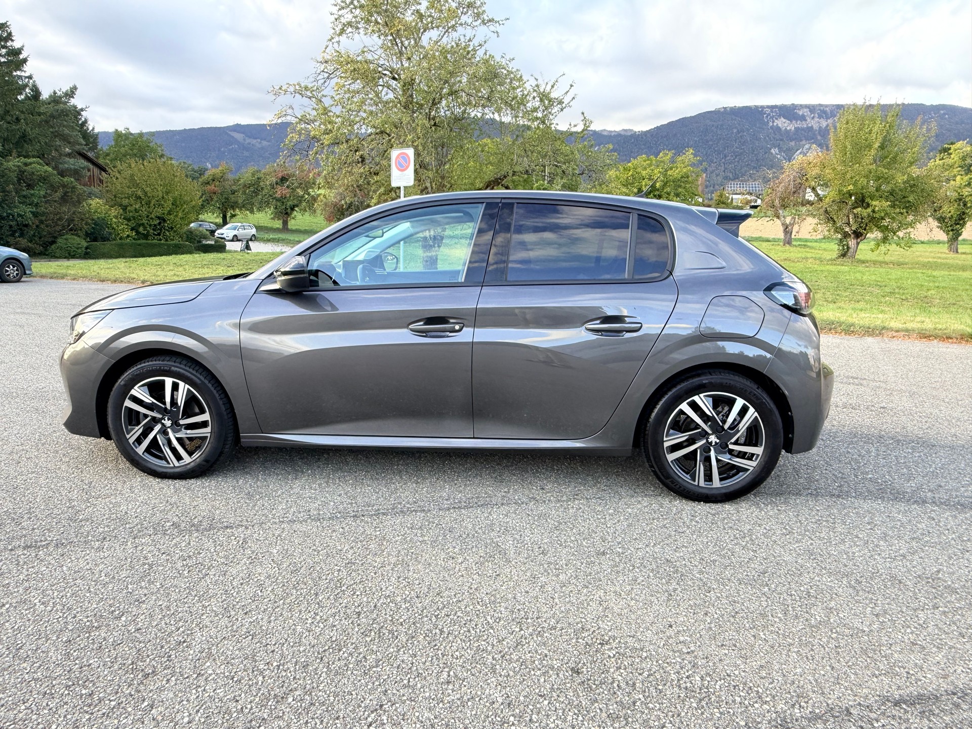 PEUGEOT 208 1.2 PureTech Active Pack EAT8-image-16