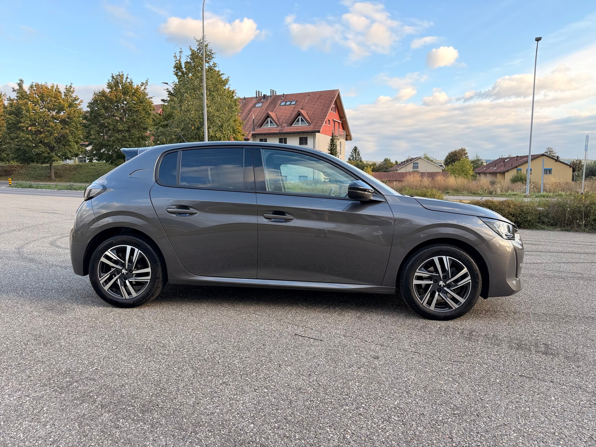 PEUGEOT 208 1.2 PureTech Active Pack EAT8-image-5