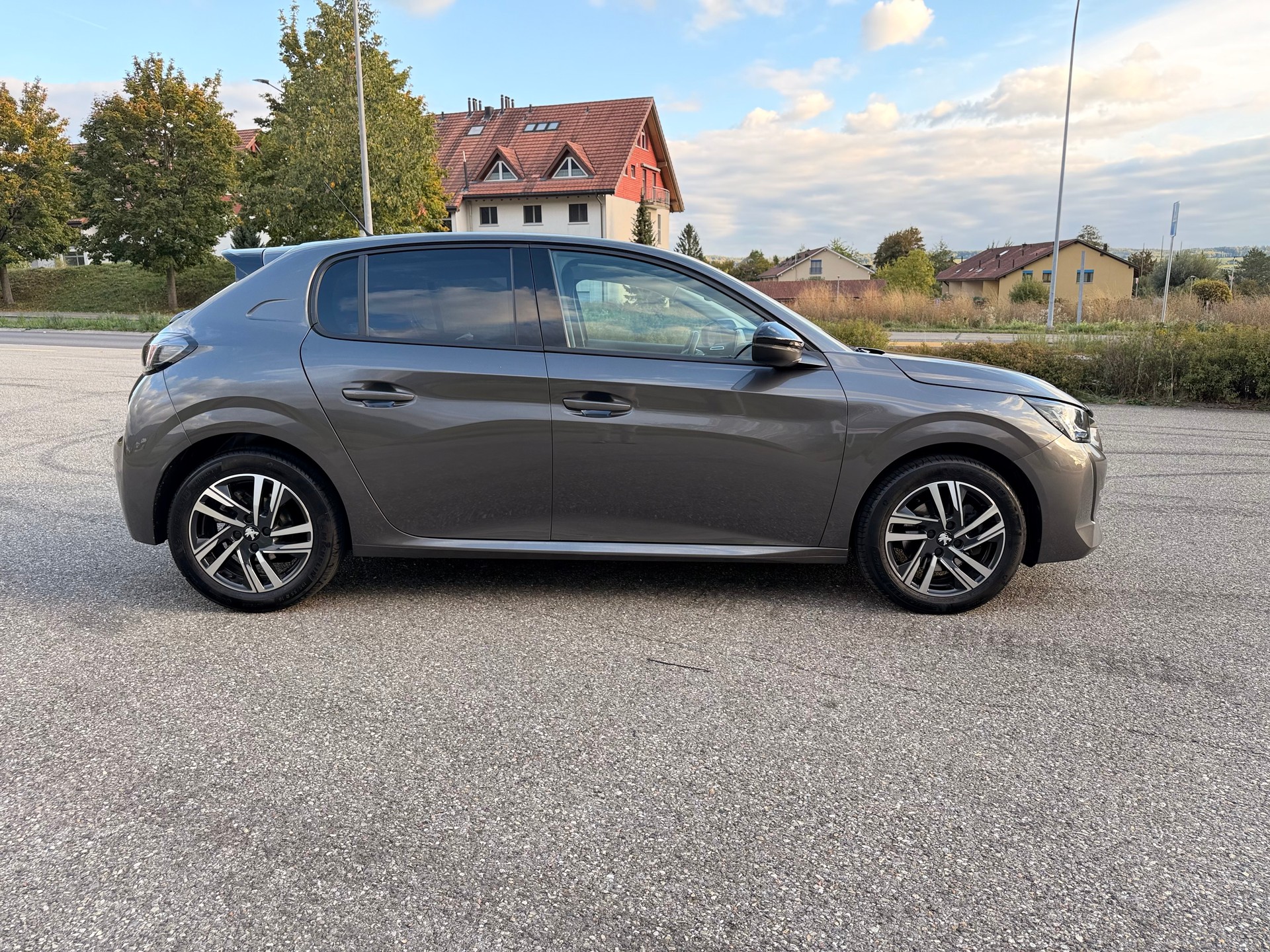 PEUGEOT 208 1.2 PureTech Active Pack EAT8-image-15