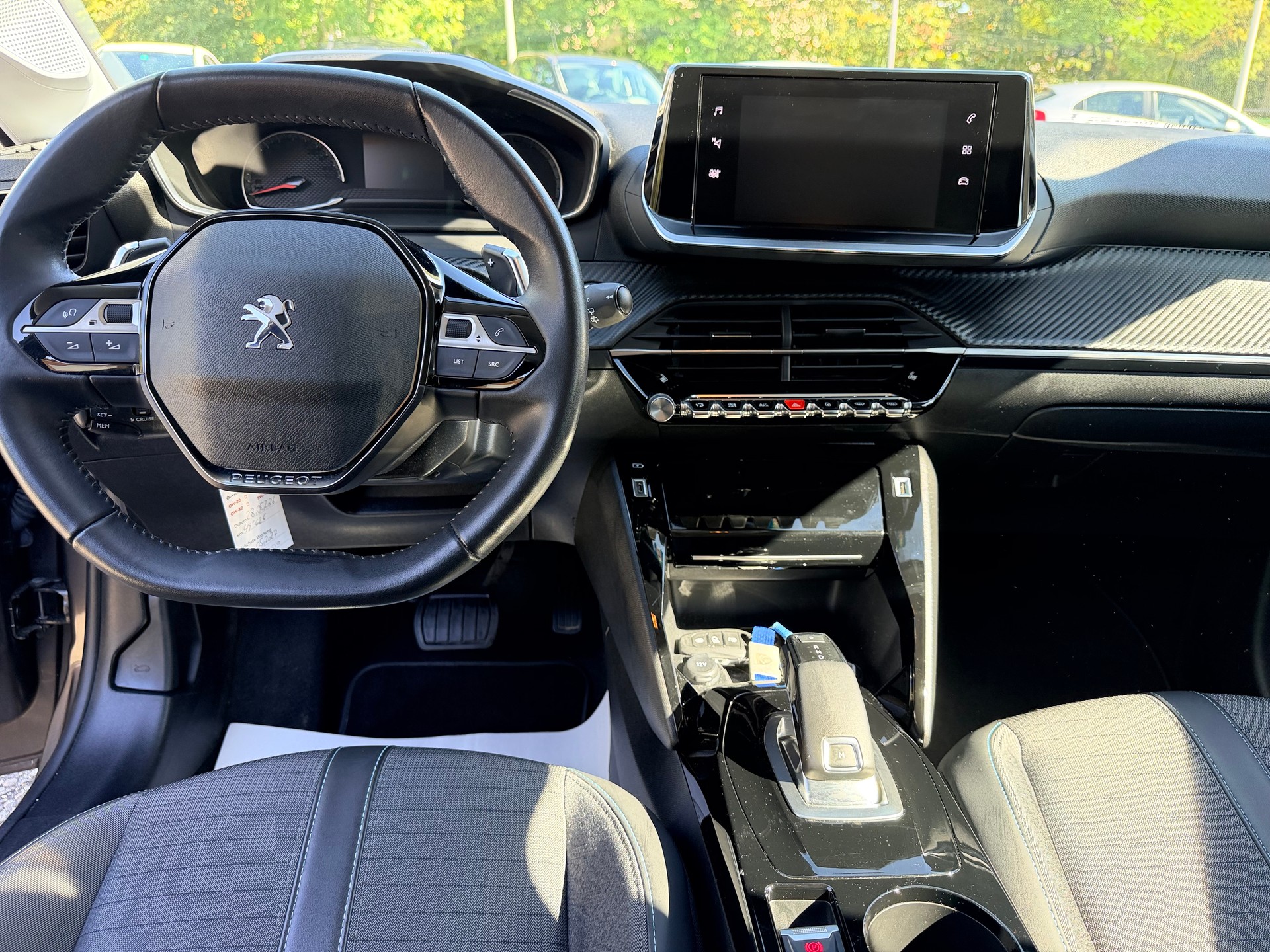 PEUGEOT 208 1.2 PureTech Active Pack EAT8-image-21