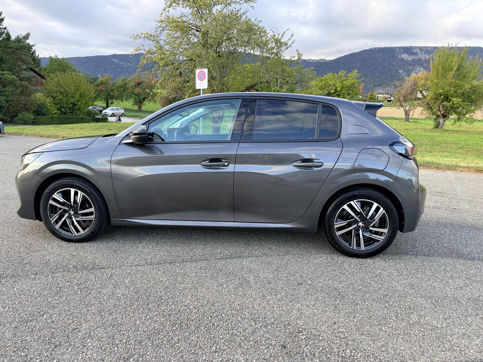 PEUGEOT 208 1.2 PureTech Active Pack EAT8-image-11
