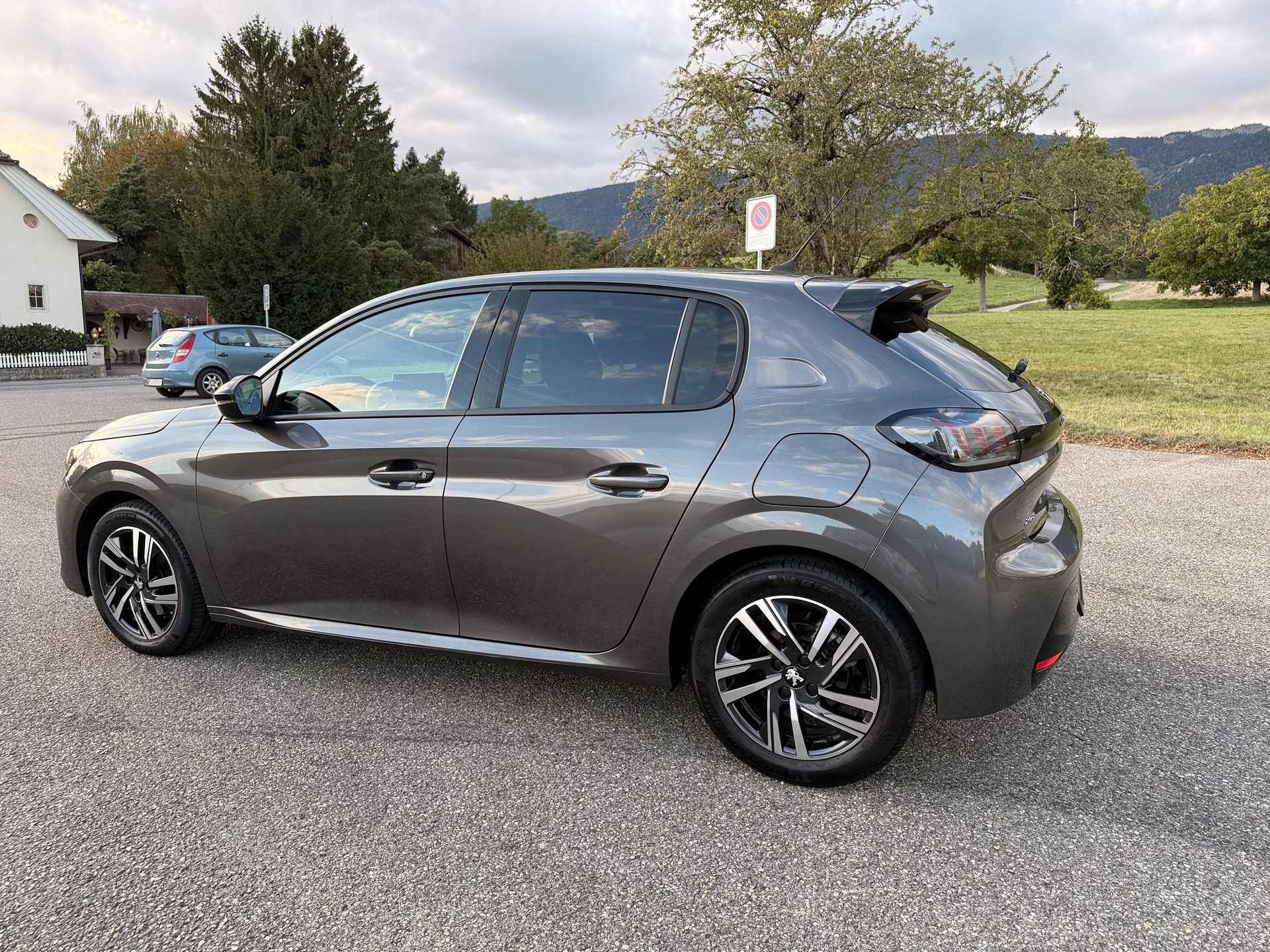 PEUGEOT 208 1.2 PureTech Active Pack EAT8-image-12