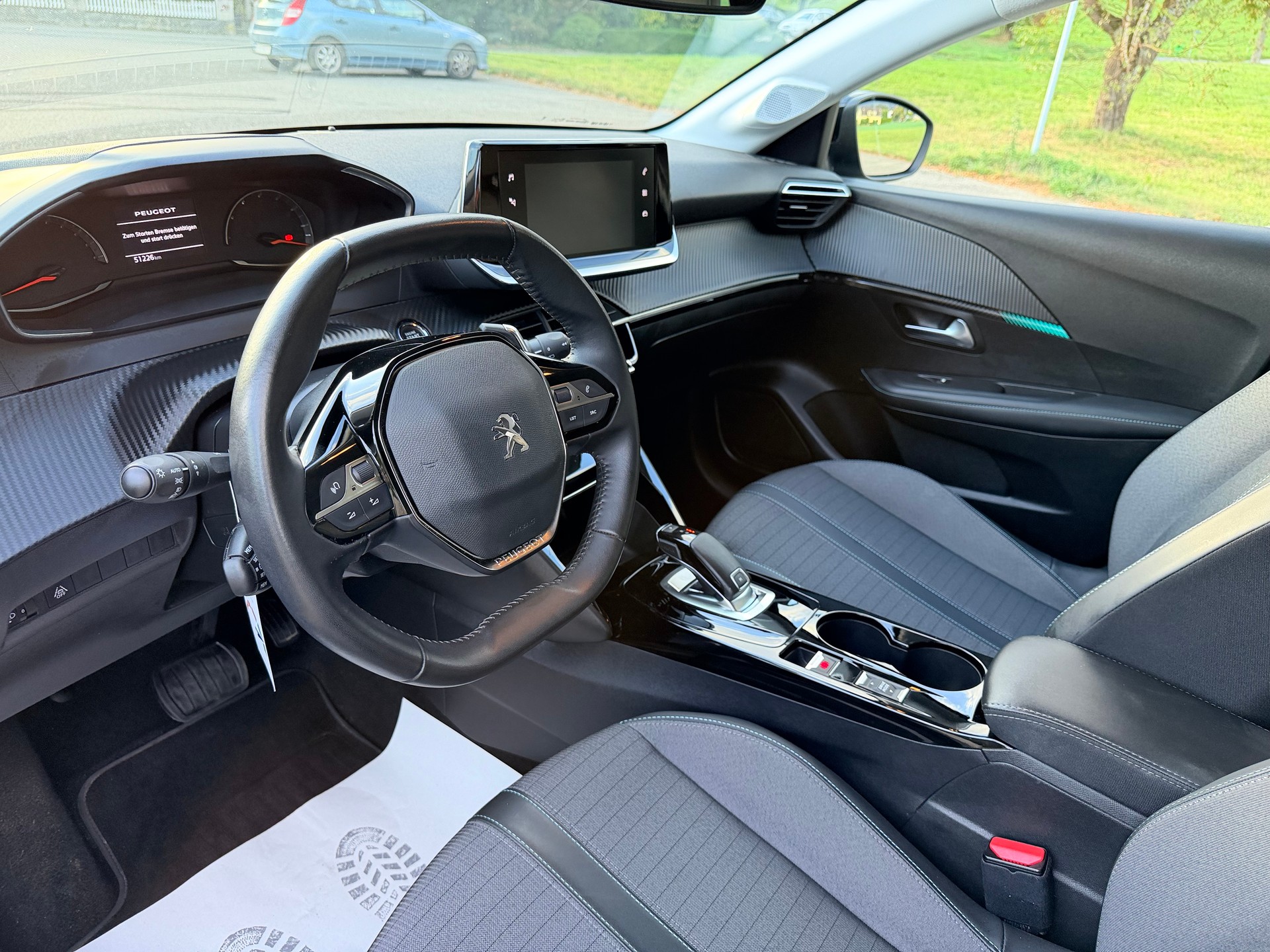 PEUGEOT 208 1.2 PureTech Active Pack EAT8-image-14