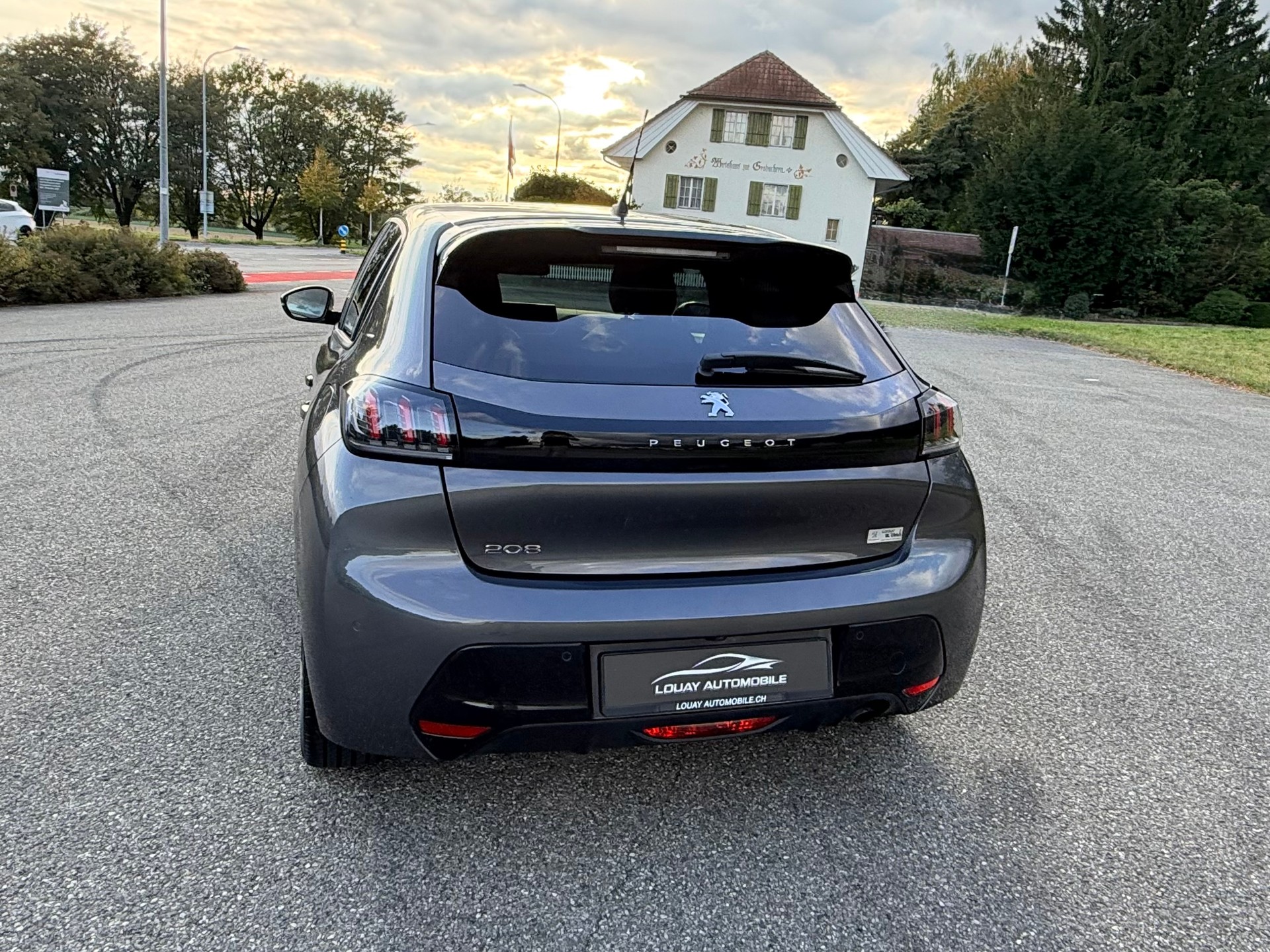 PEUGEOT 208 1.2 PureTech Active Pack EAT8-image-9