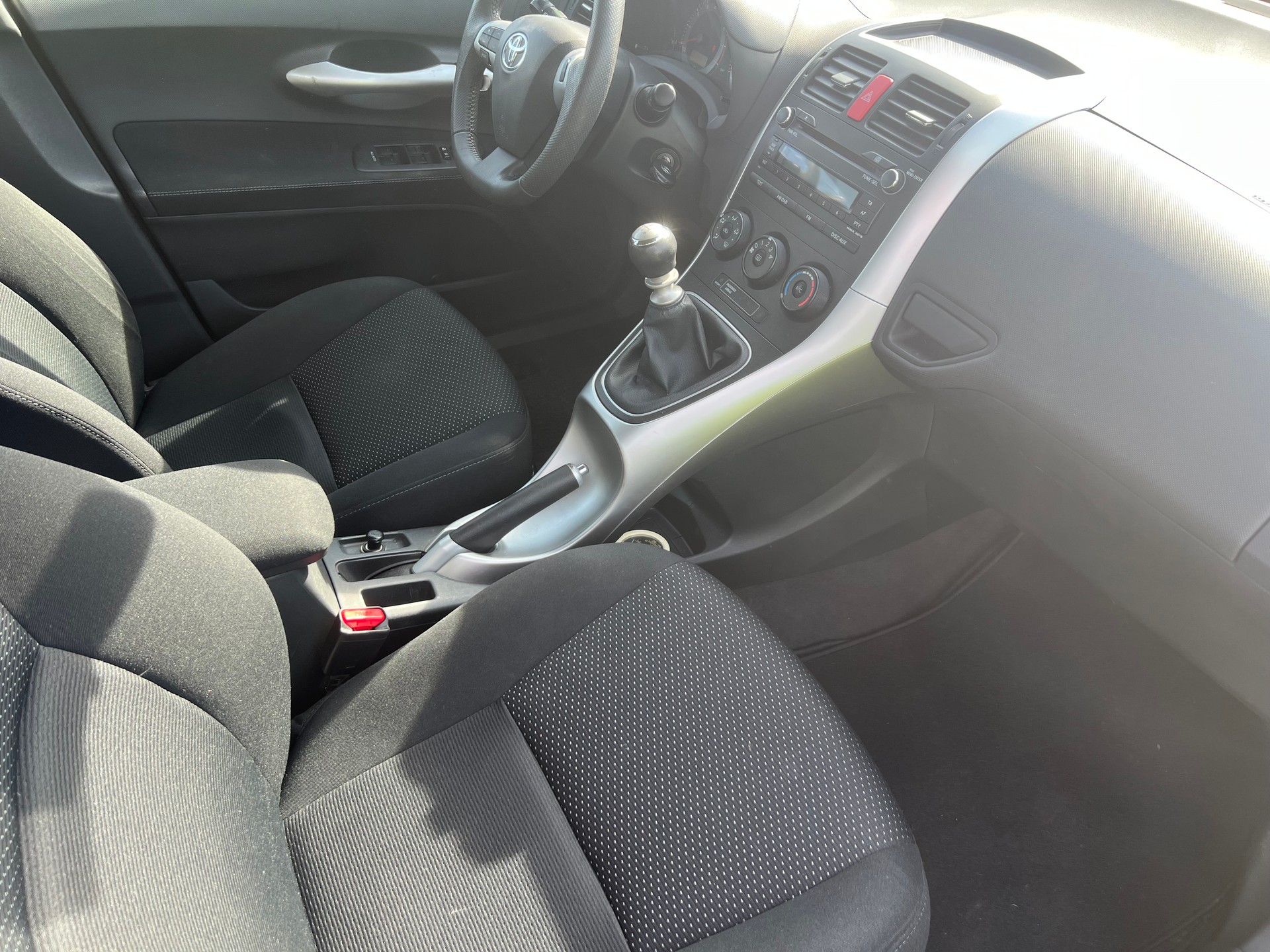 TOYOTA Auris 1.6 Linea Sol-image-9