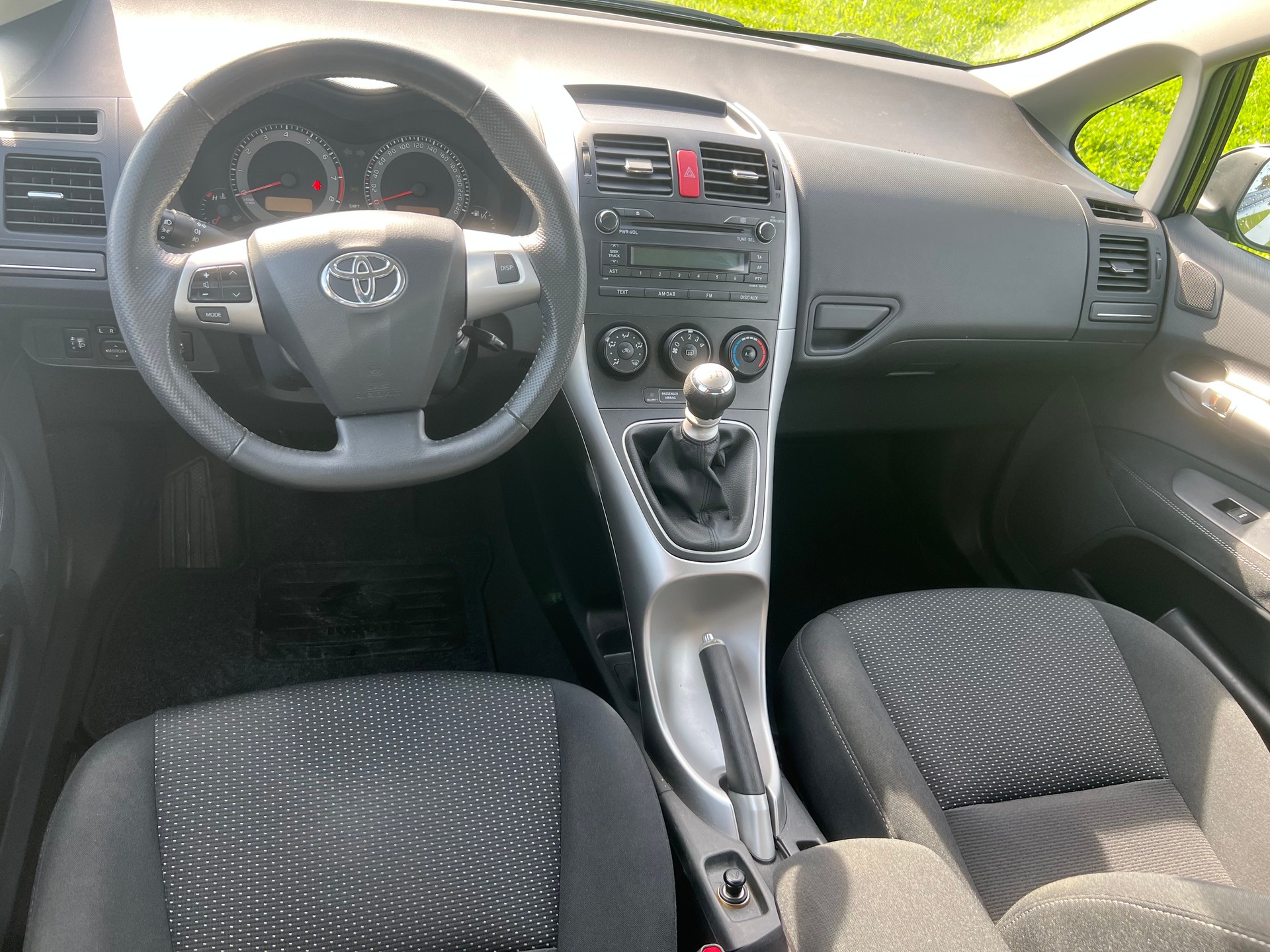 TOYOTA Auris 1.6 Linea Sol-image-7