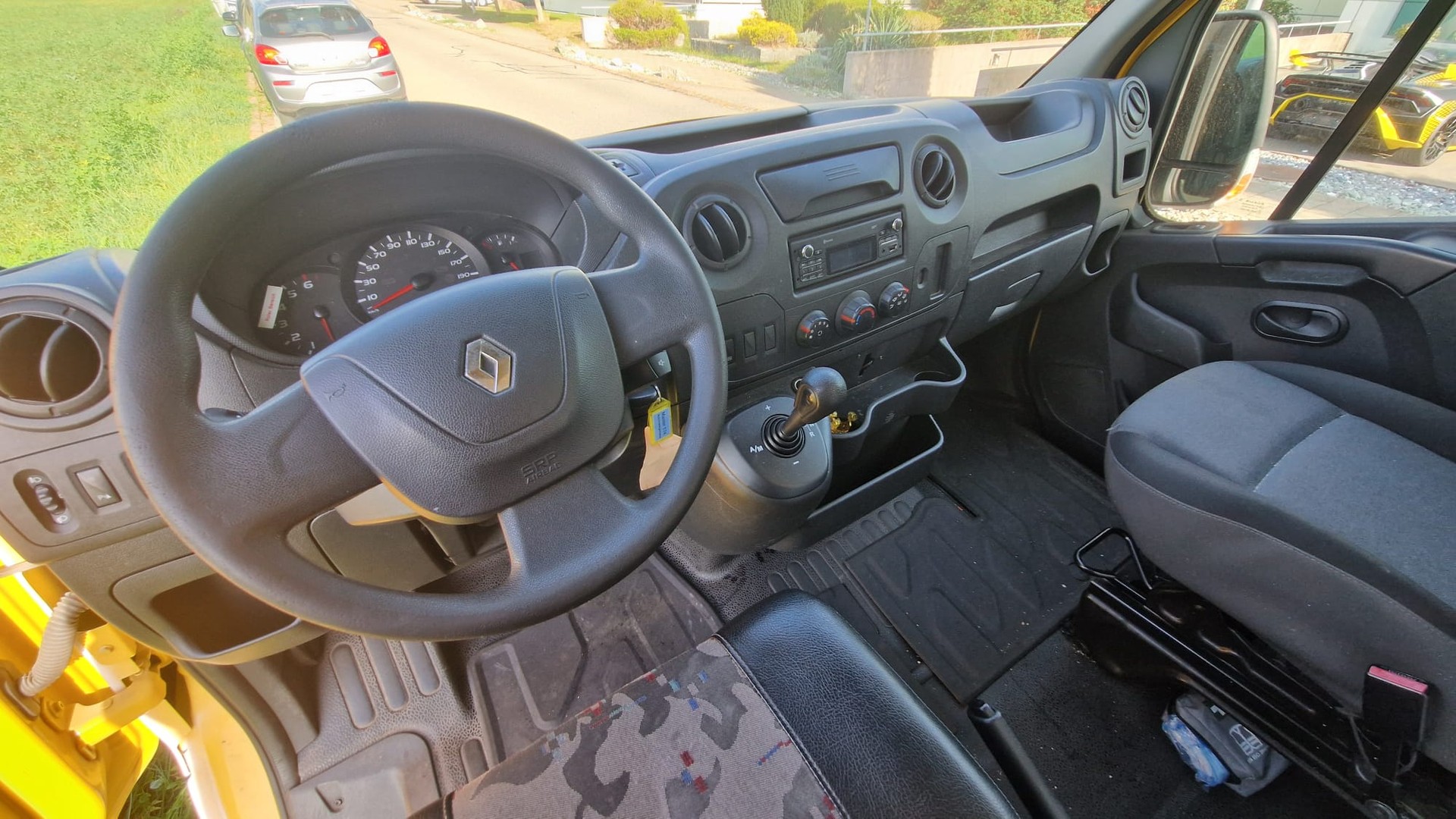 RENAULT 2.3 dCi 170 TwinTurbo-image-3