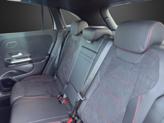 MERCEDES-BENZ GLA 200 Night Star 7G-D-image-9