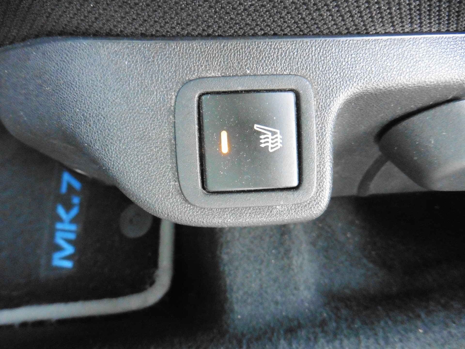 PEUGEOT 108 1.2 PureTech GT Line-image-9