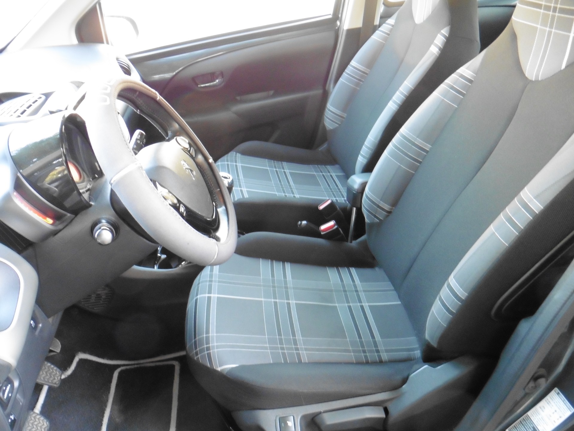 PEUGEOT 108 1.2 PureTech GT Line-image-7