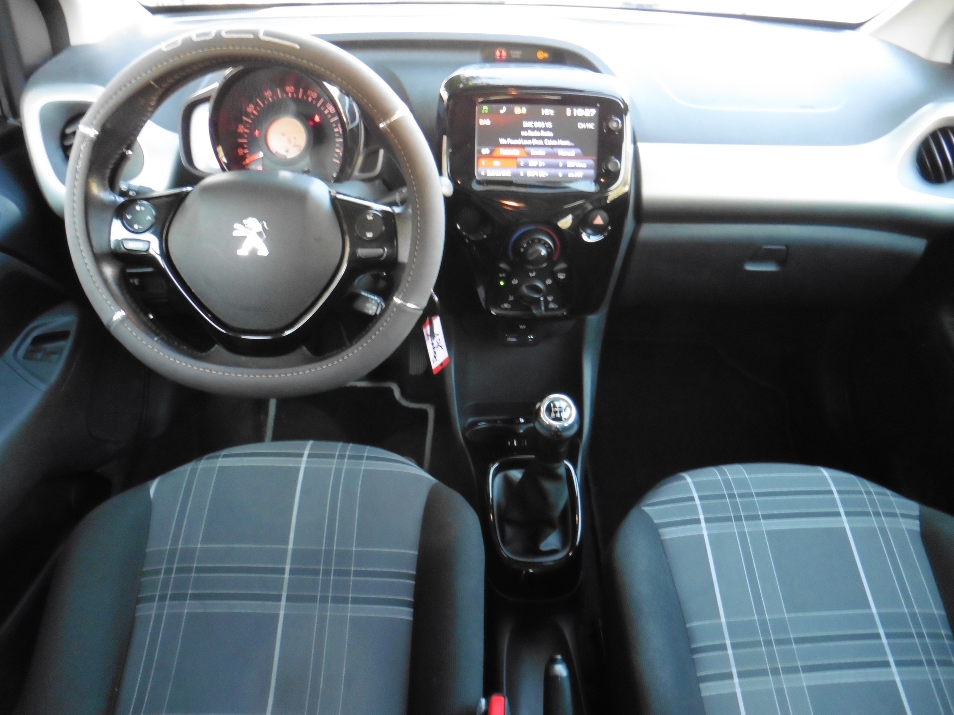 PEUGEOT 108 1.2 PureTech GT Line-image-5