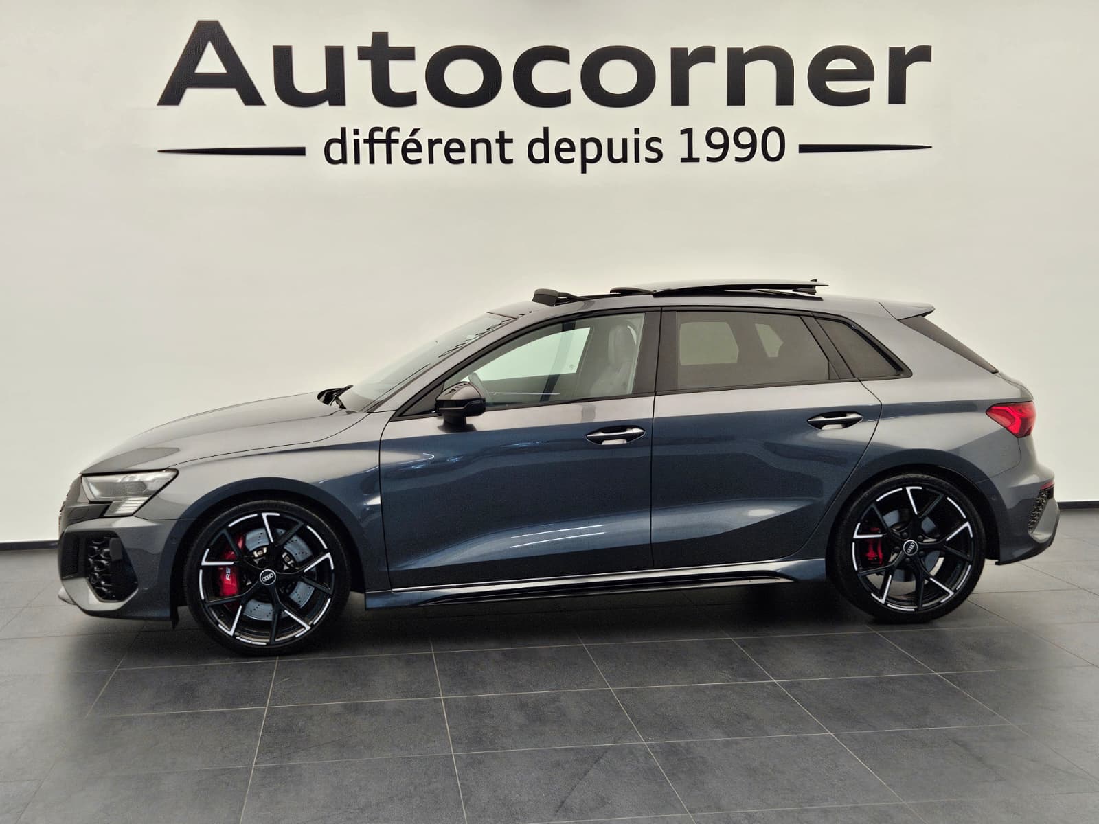 AUDI RS3 Sportback 2.5 TSI quattro S-tronic-showroom-element-1