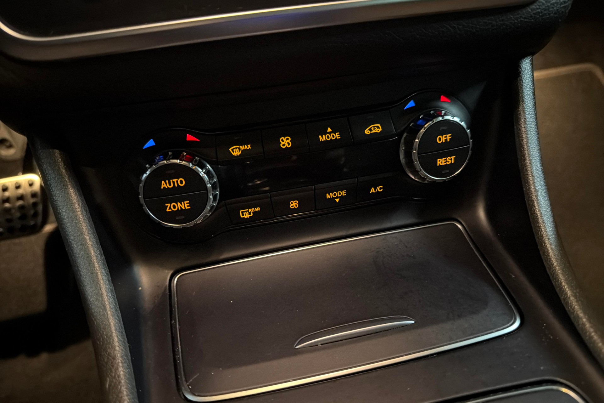 MERCEDES-BENZ CLA Shooting Brake 250 Sport 7G-DCT 4Matic-image-13
