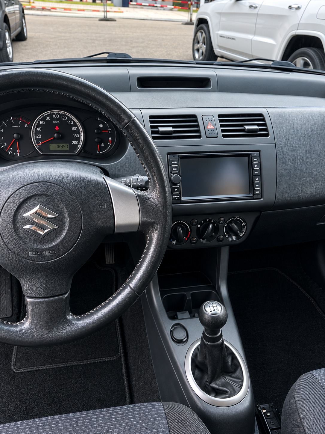 SUZUKI Swift 1.3i 16V GL Top Piz Sulai LE 4x4-image-4