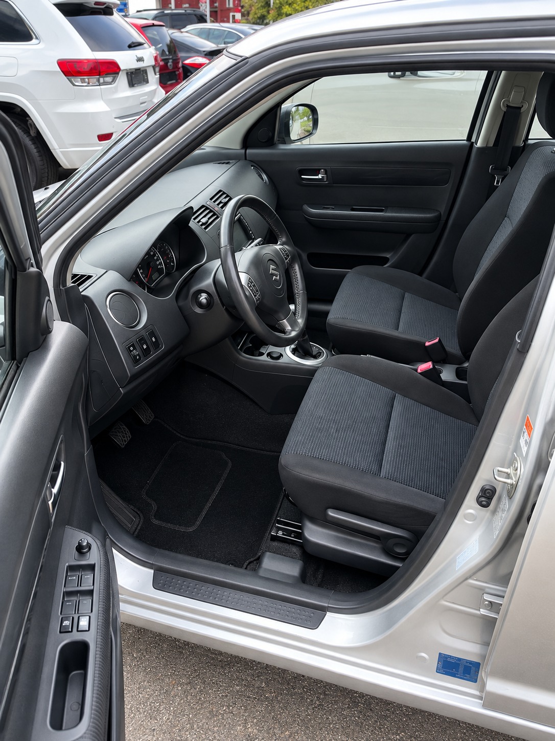 SUZUKI Swift 1.3i 16V GL Top Piz Sulai LE 4x4-image-3