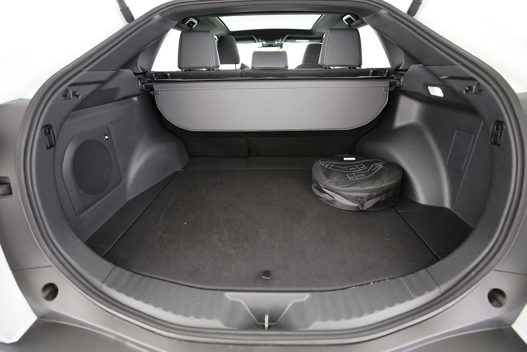 TOYOTA bZ4X Premium AWD-image-17