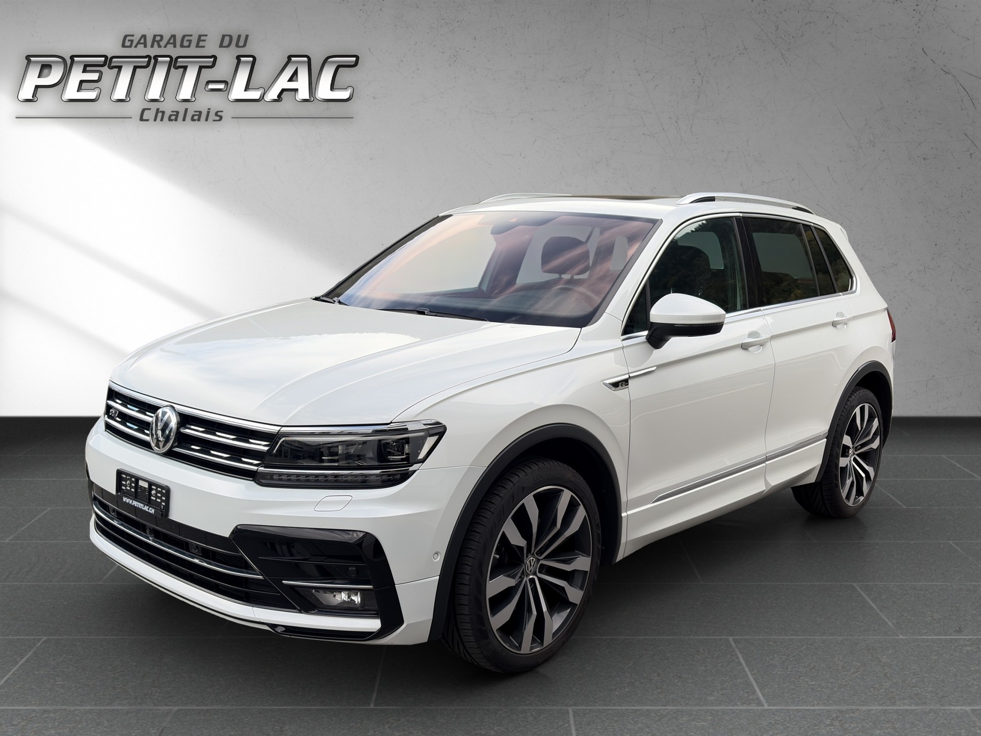VW Tiguan 2.0TSI R-LINE 4Motion DSG-image-4