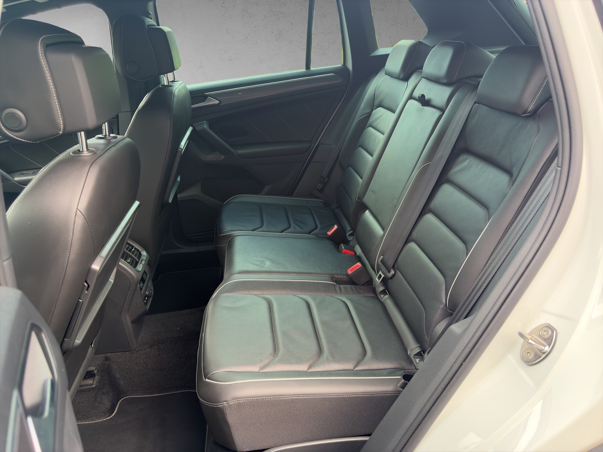 VW Tiguan 2.0TSI R-LINE 4Motion DSG-image-10