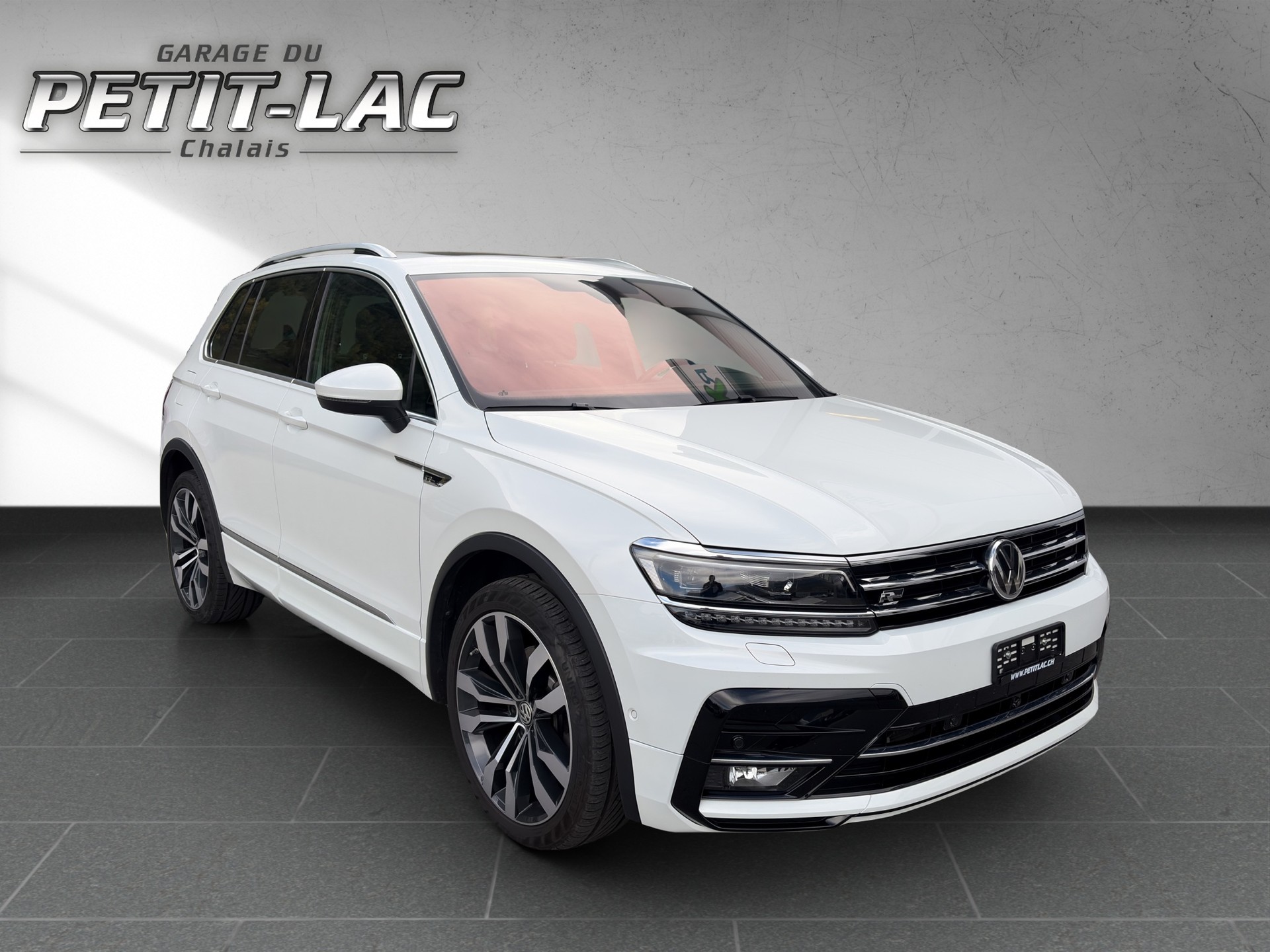 VW Tiguan 2.0TSI R-LINE 4Motion DSG-image-0