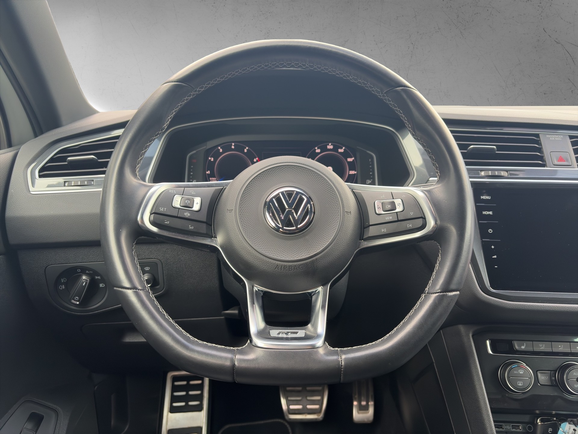 VW Tiguan 2.0TSI R-LINE 4Motion DSG-image-12