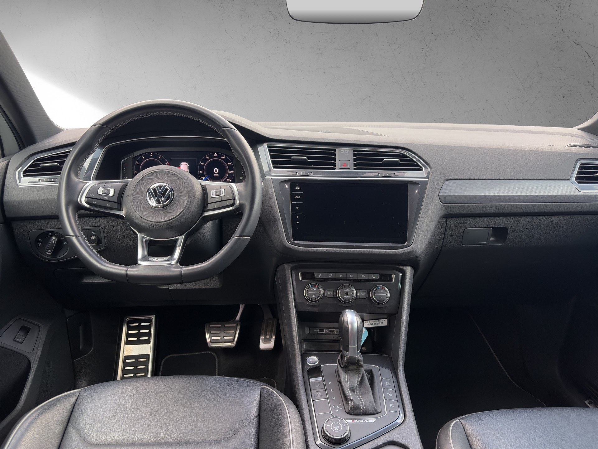 VW Tiguan 2.0TSI R-LINE 4Motion DSG-image-11