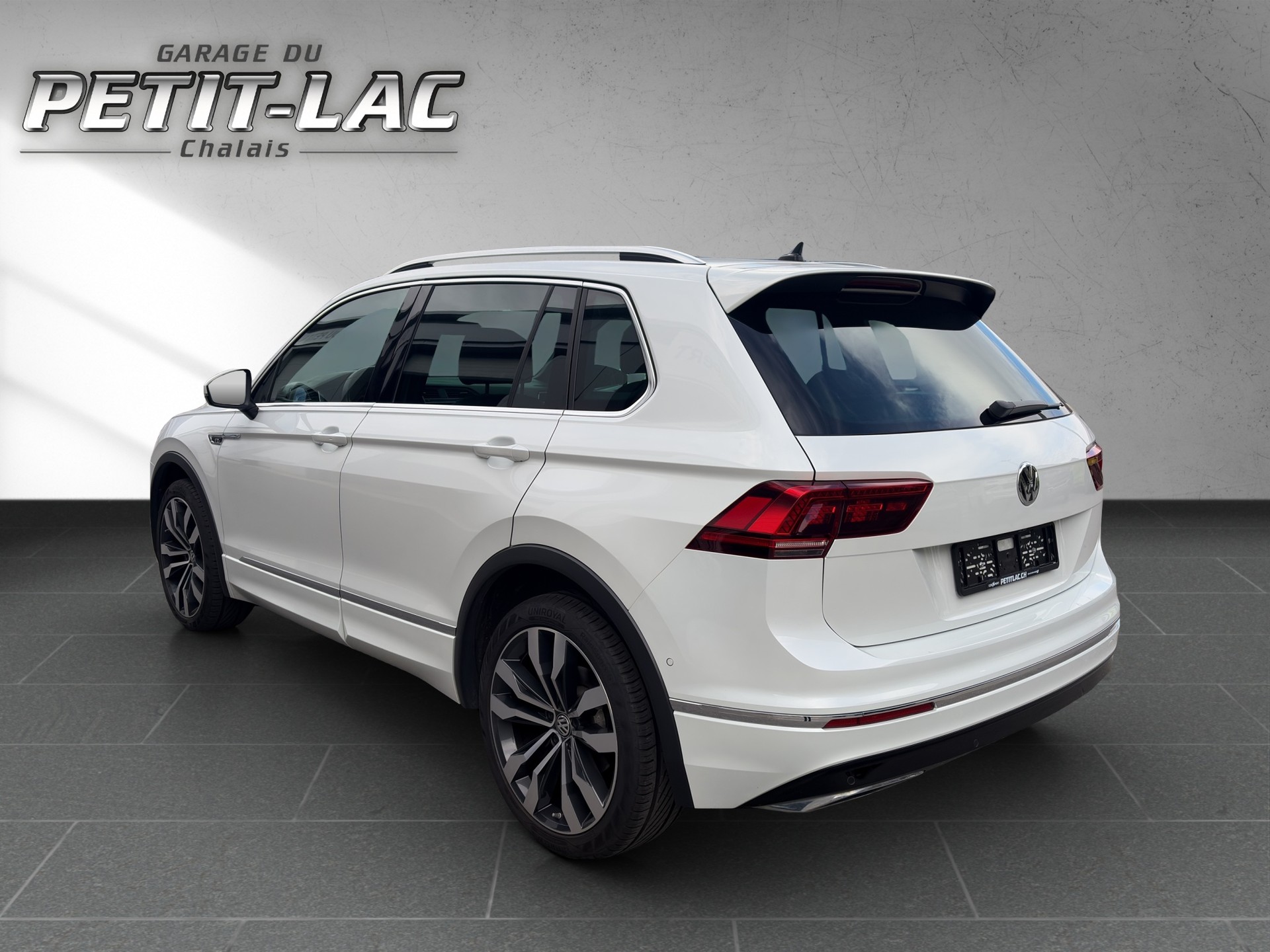 VW Tiguan 2.0TSI R-LINE 4Motion DSG-image-3