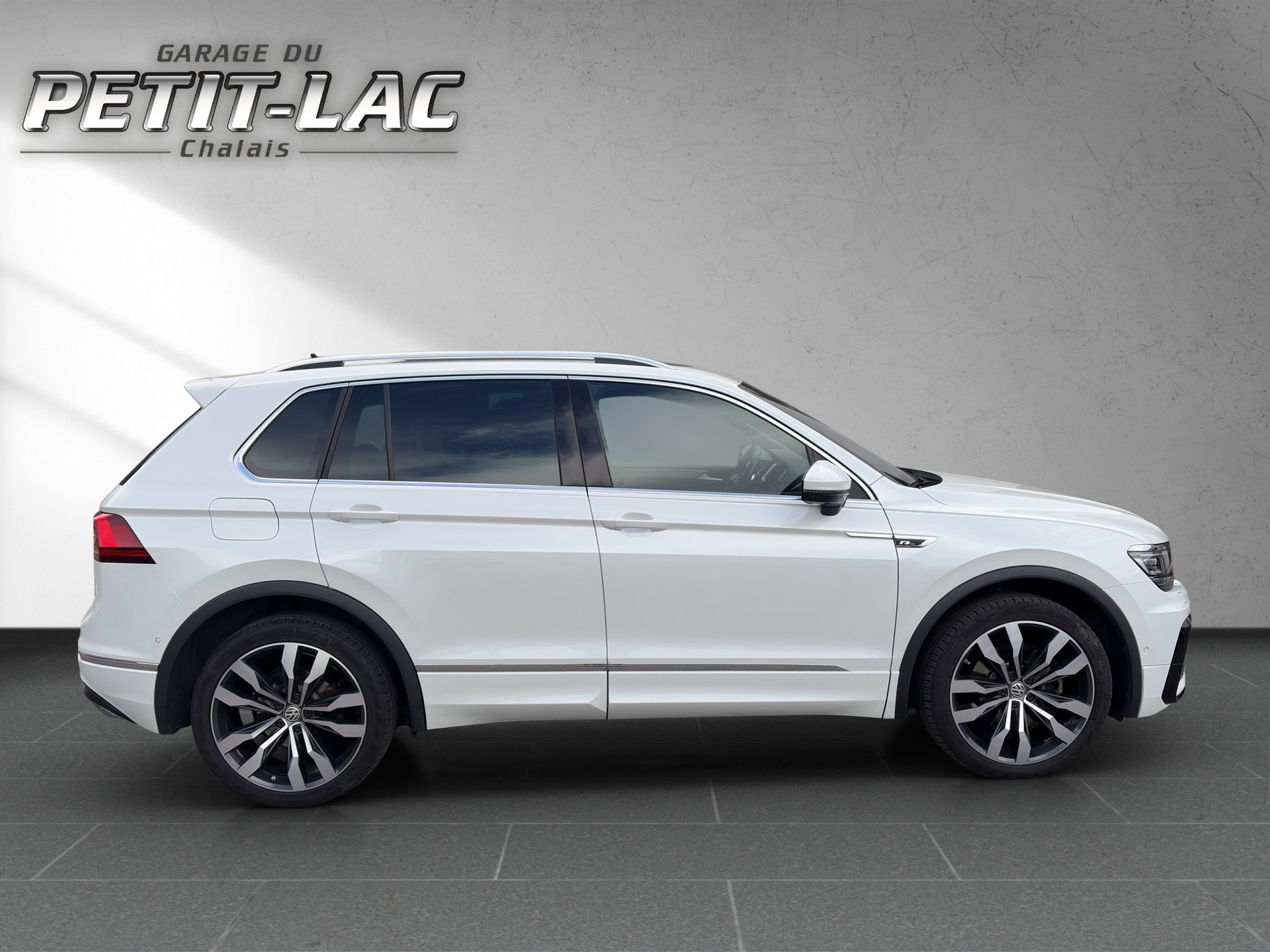 VW Tiguan 2.0TSI R-LINE 4Motion DSG-image-6