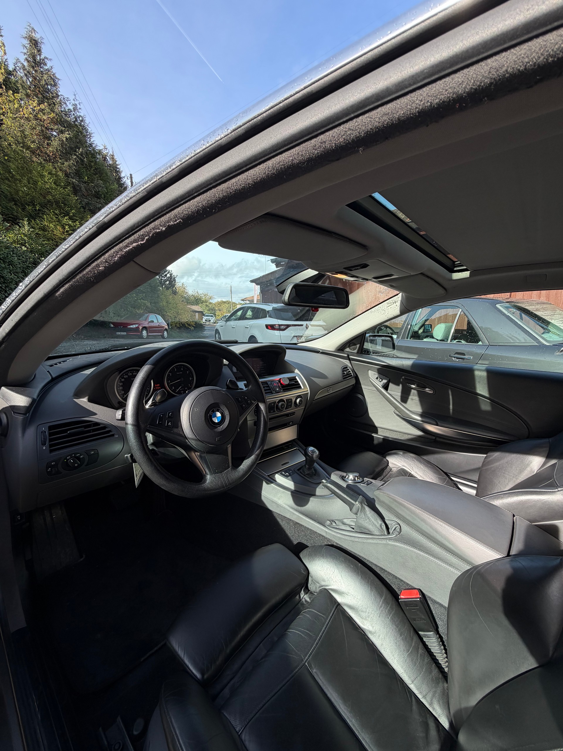 BMW 645i-image-10