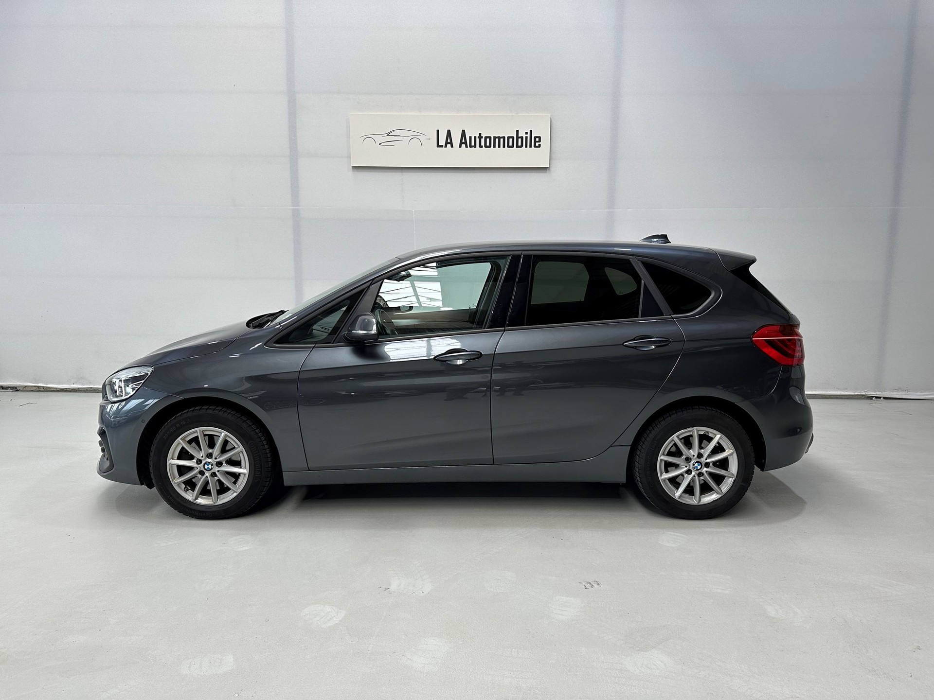 BMW 218d Active Tourer Steptronic-image-2