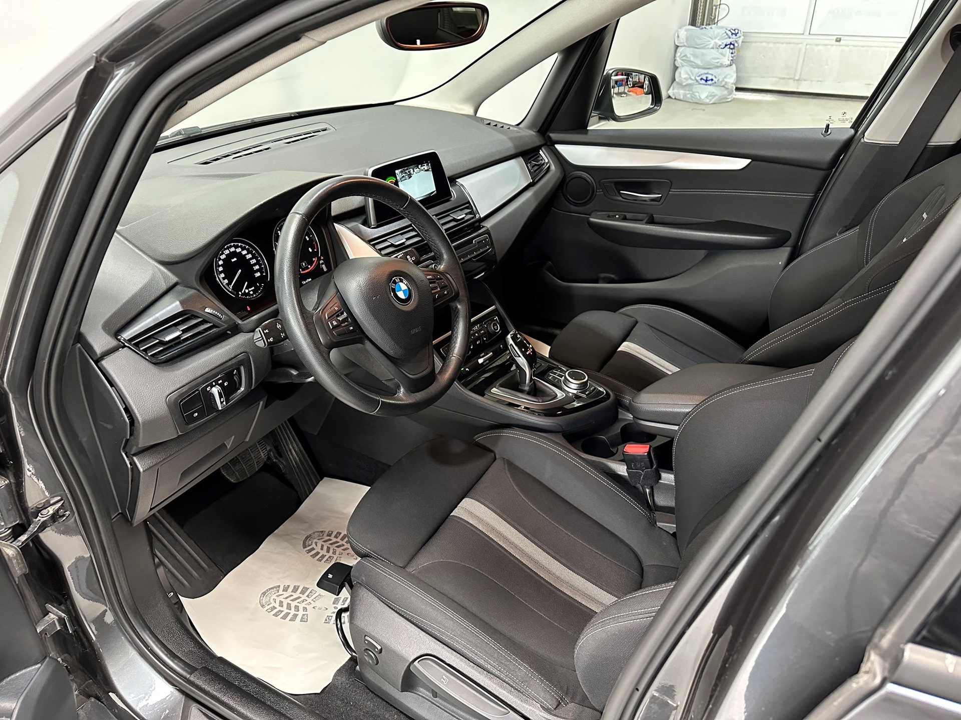 BMW 218d Active Tourer Steptronic-image-12