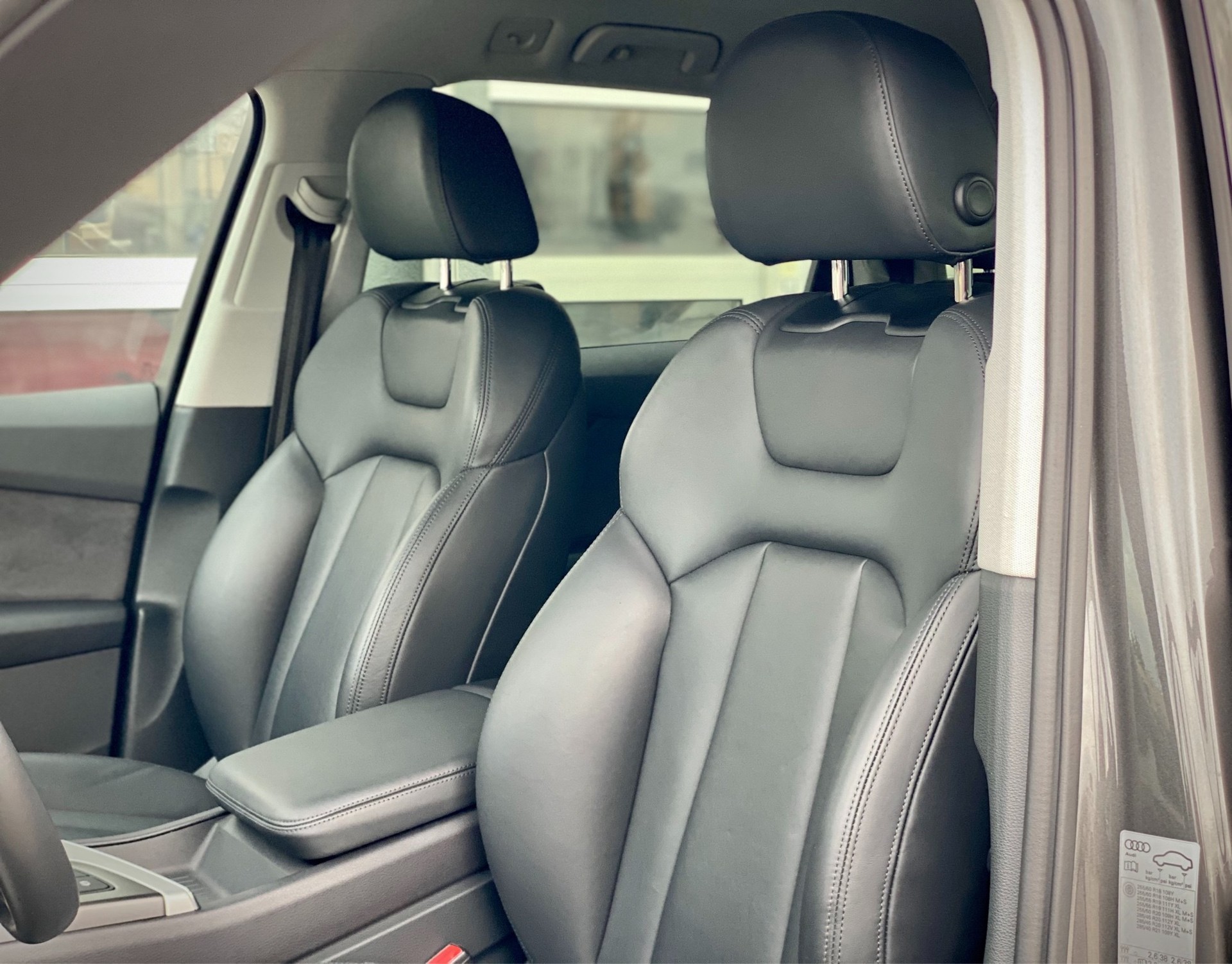 AUDI Q7 3.0 TDI quattro tiptronic - 7 PLACES - Véhicule Suisse (CH)-image-7