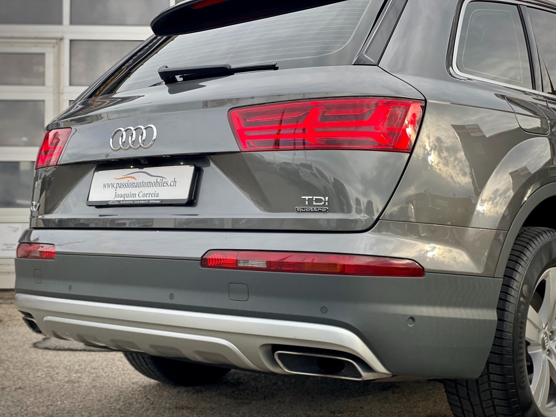 AUDI Q7 3.0 TDI quattro tiptronic - 7 PLACES - Véhicule Suisse (CH)-image-4