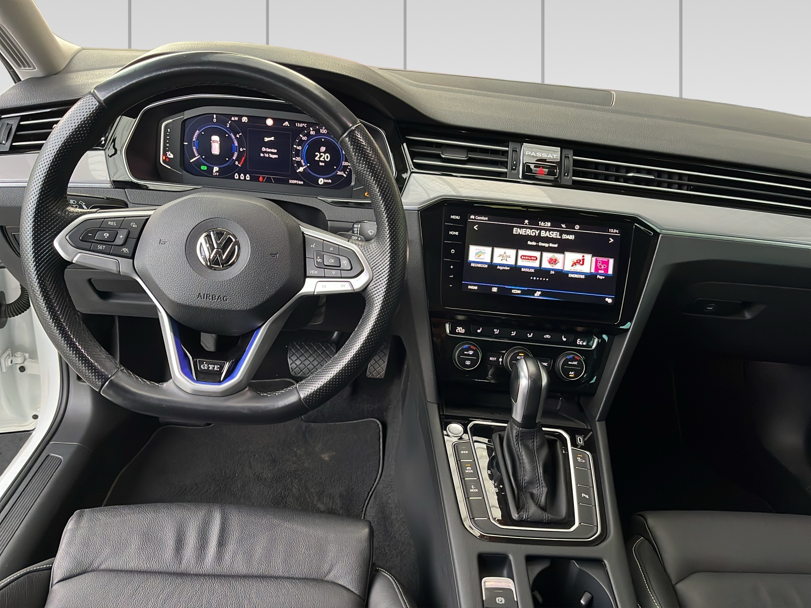 VW Passat Variant 1.4 TSI GTE Hybrid DSG-image-8
