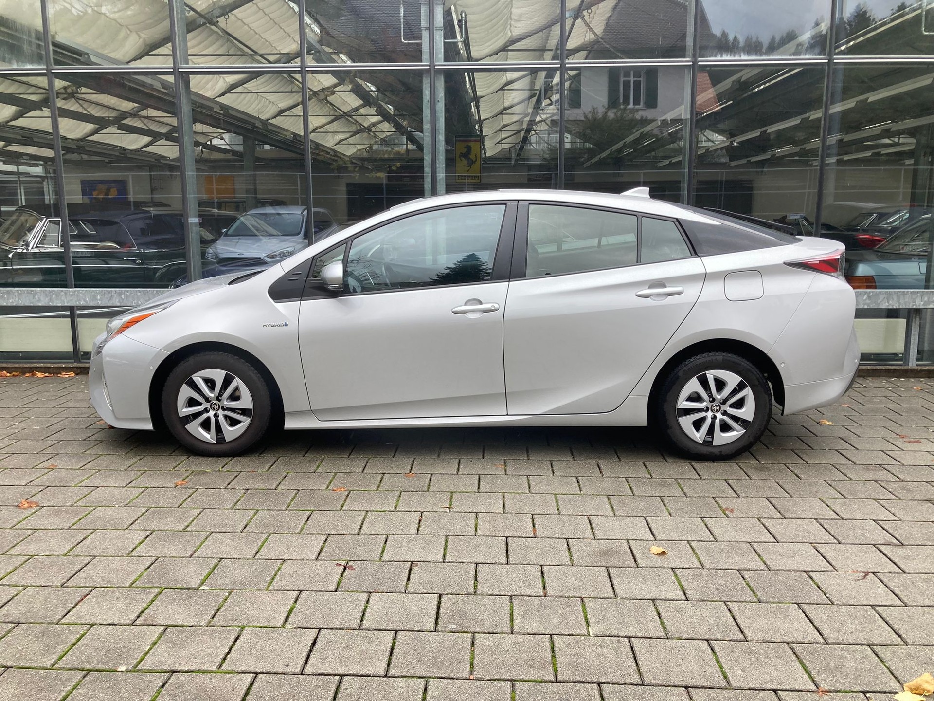 TOYOTA Prius 1.8 VVT-i HSD Sol Premium-image-3