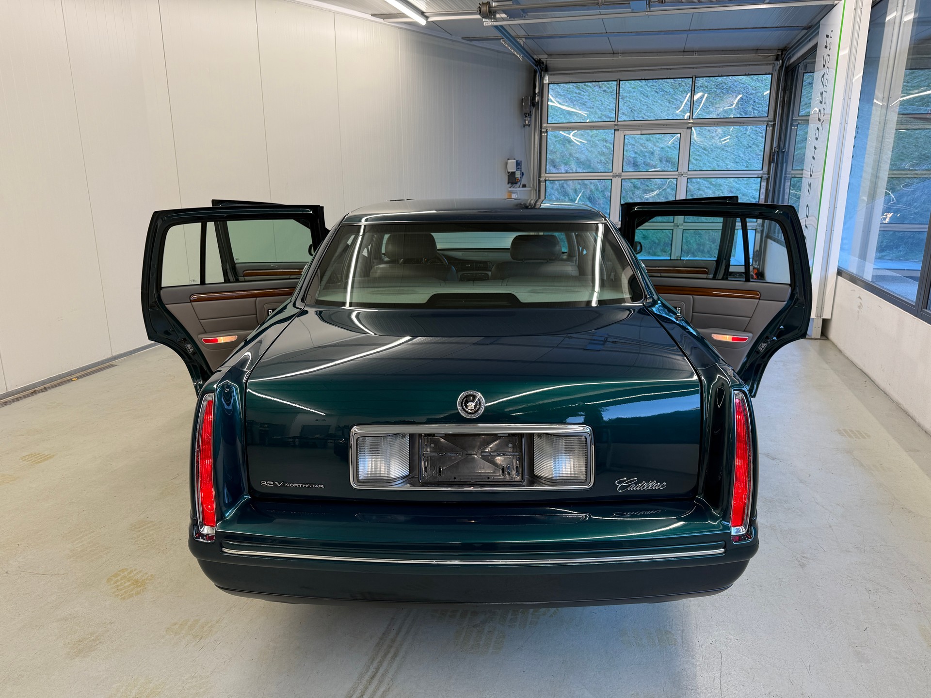 CADILLAC DEVILLE CONCOURS V8-image-25