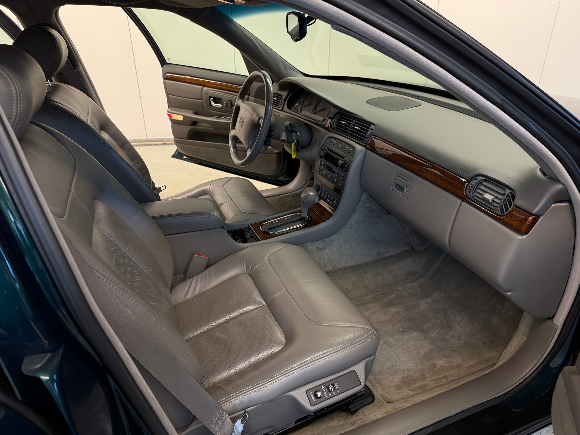 CADILLAC DEVILLE CONCOURS V8-image-19