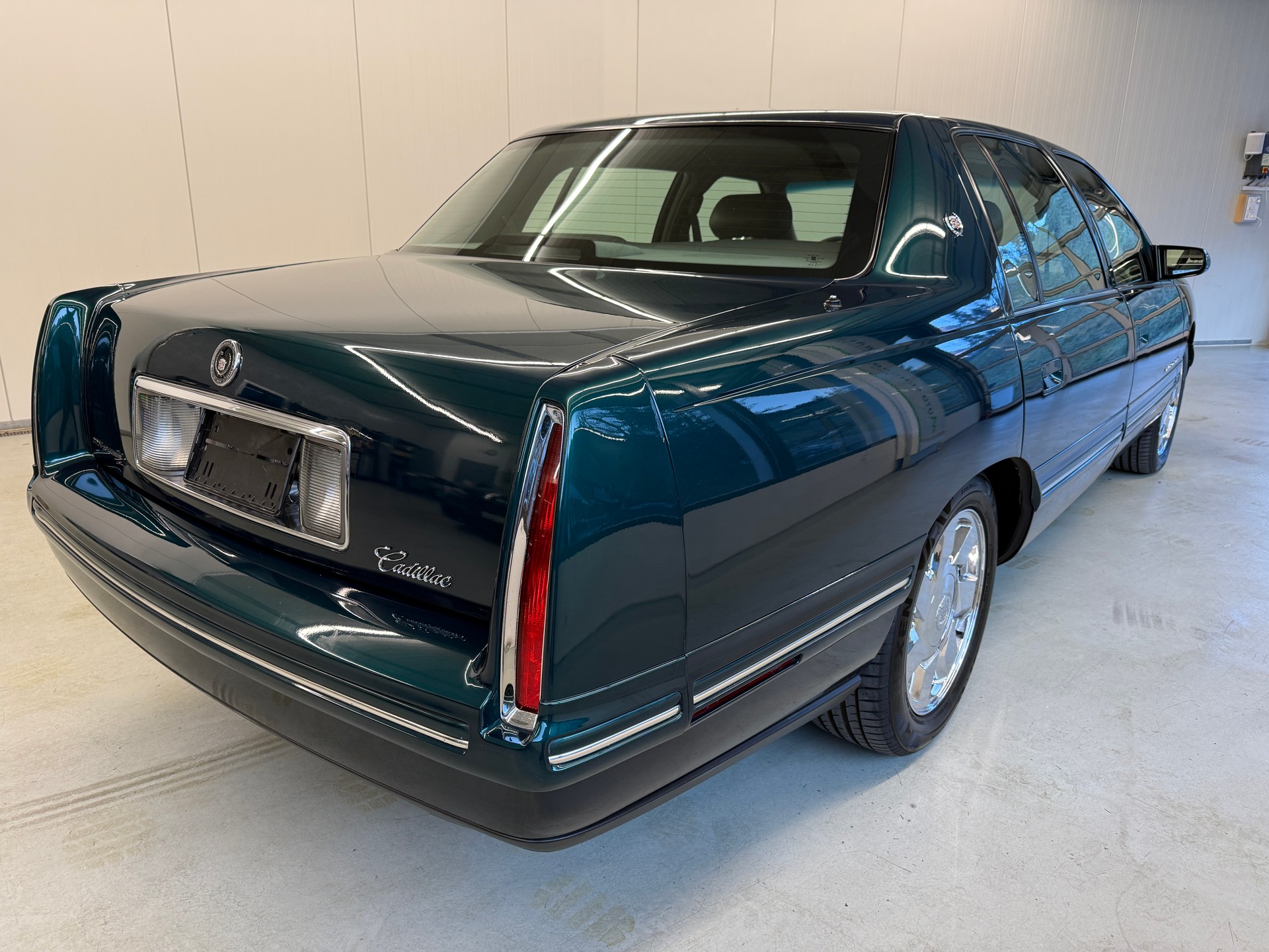 CADILLAC DEVILLE CONCOURS V8-image-4