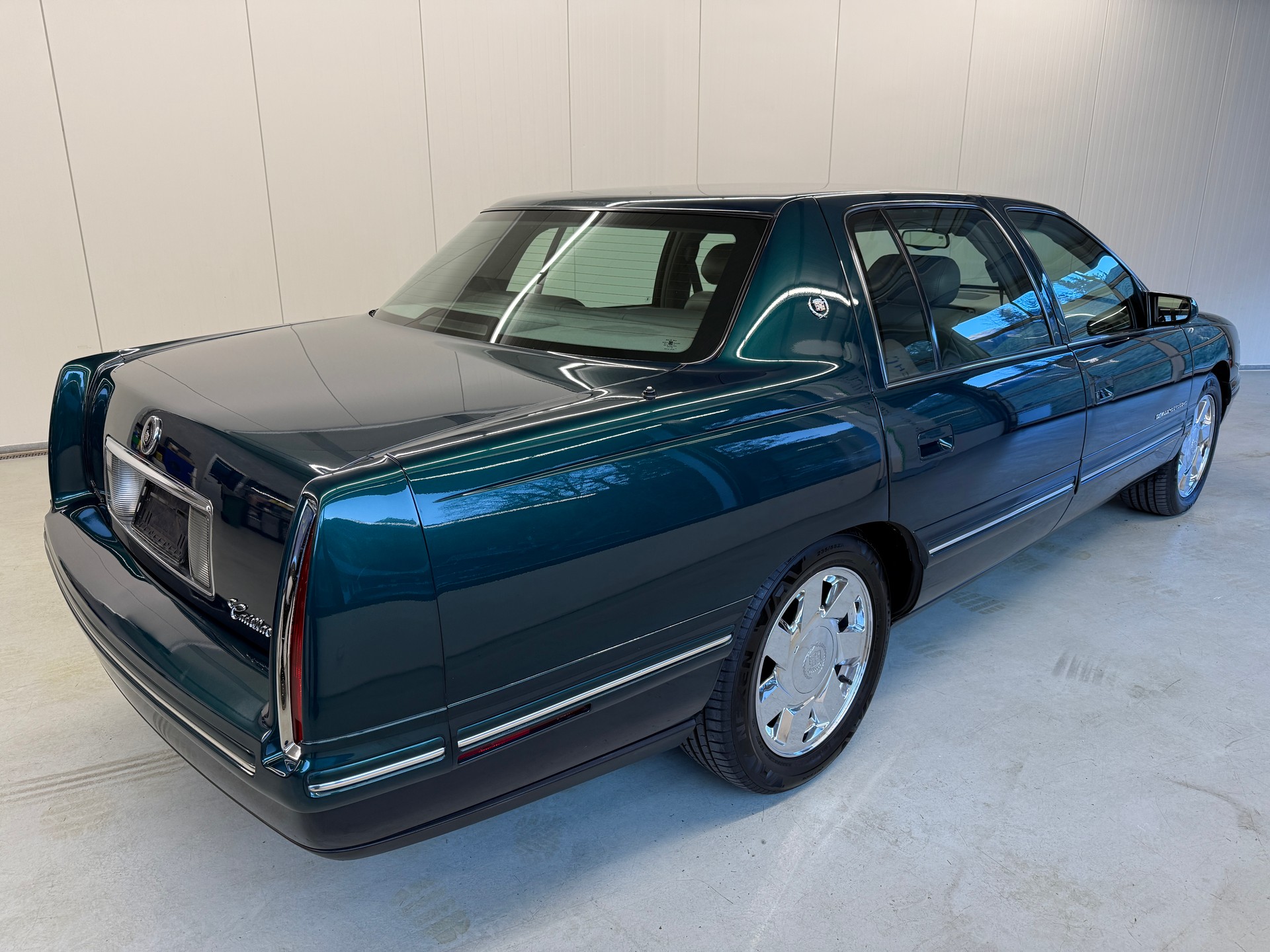 CADILLAC DEVILLE CONCOURS V8-showroom-element-3