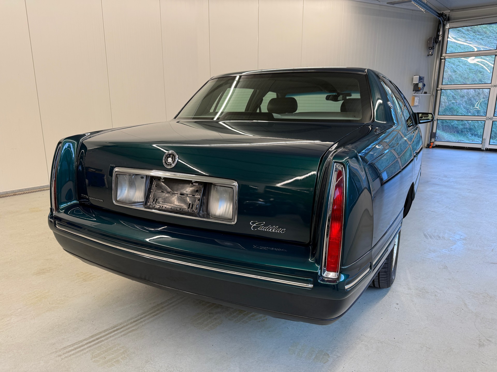 CADILLAC DEVILLE CONCOURS V8-image-5