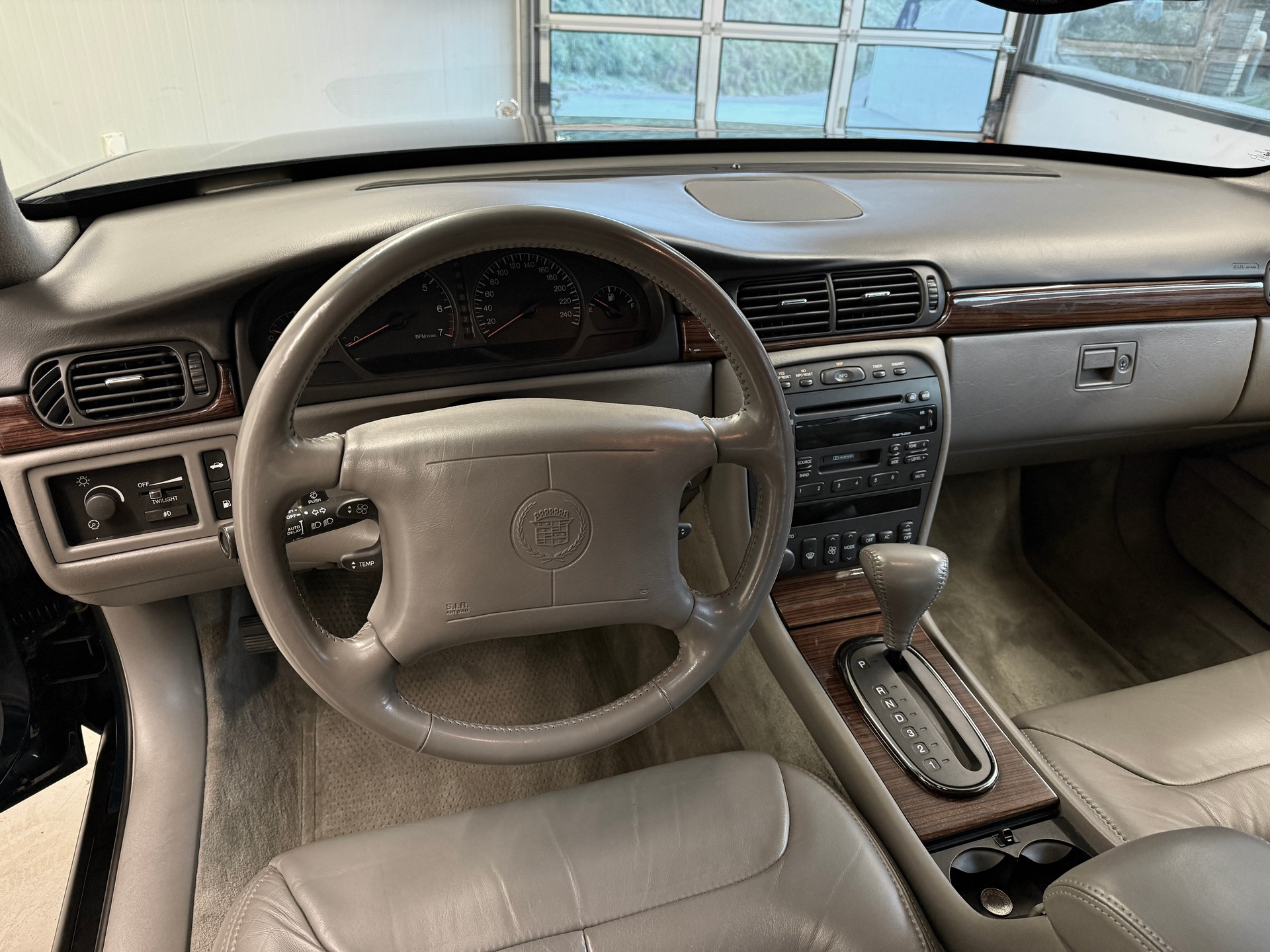 CADILLAC DEVILLE CONCOURS V8-image-16