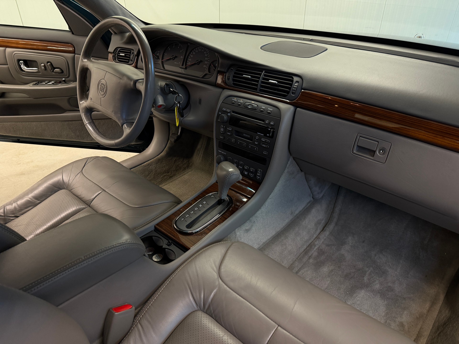 CADILLAC DEVILLE CONCOURS V8-image-21