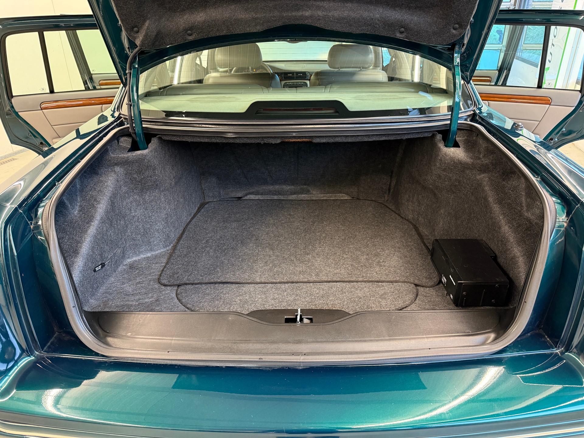 CADILLAC DEVILLE CONCOURS V8-image-26