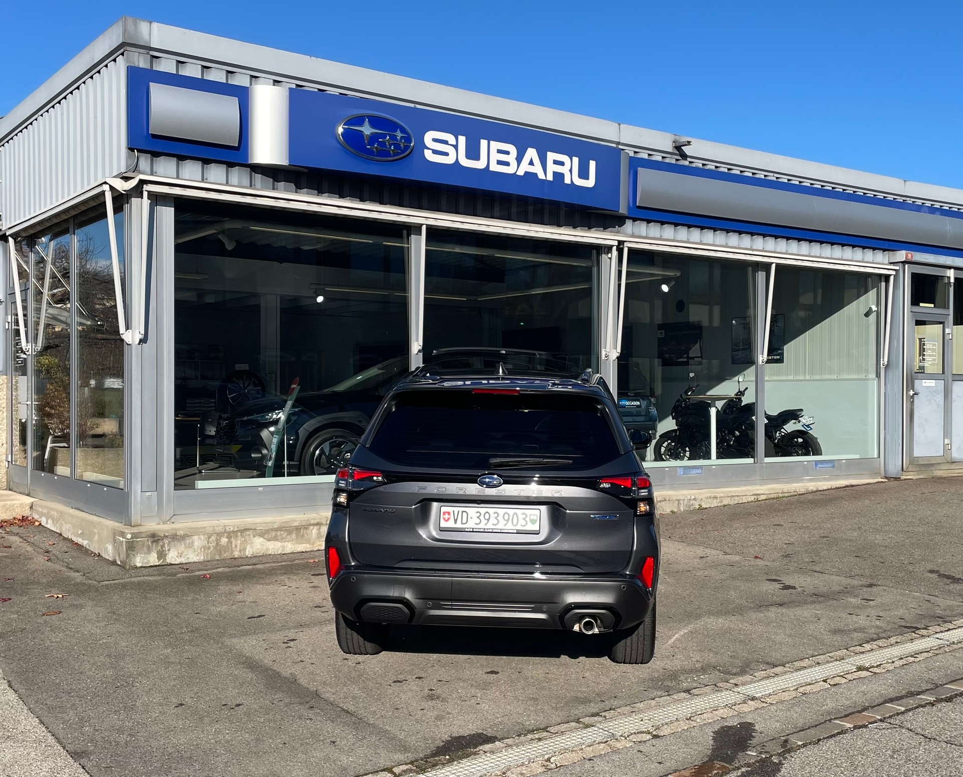 SUBARU Forester 2.0i e-Boxer Luxury Lineartronic-image-4