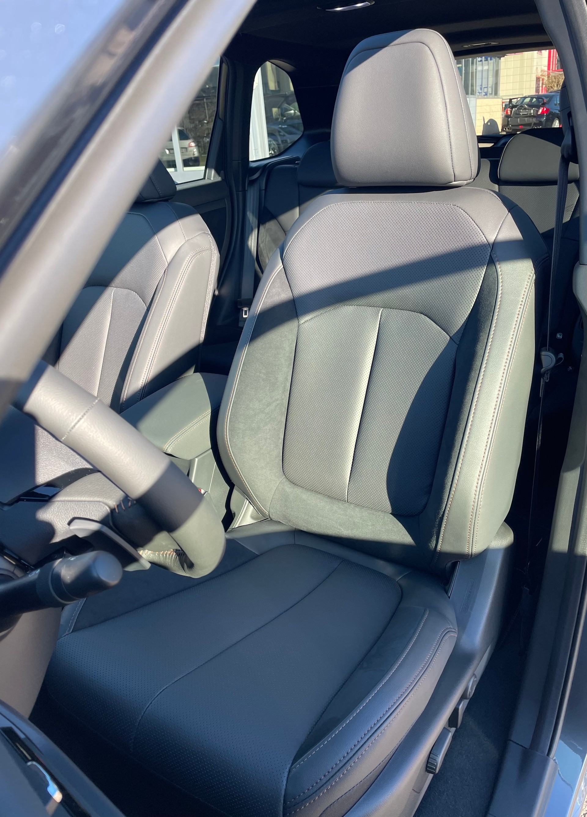 SUBARU Forester 2.0i e-Boxer Luxury Lineartronic-image-7