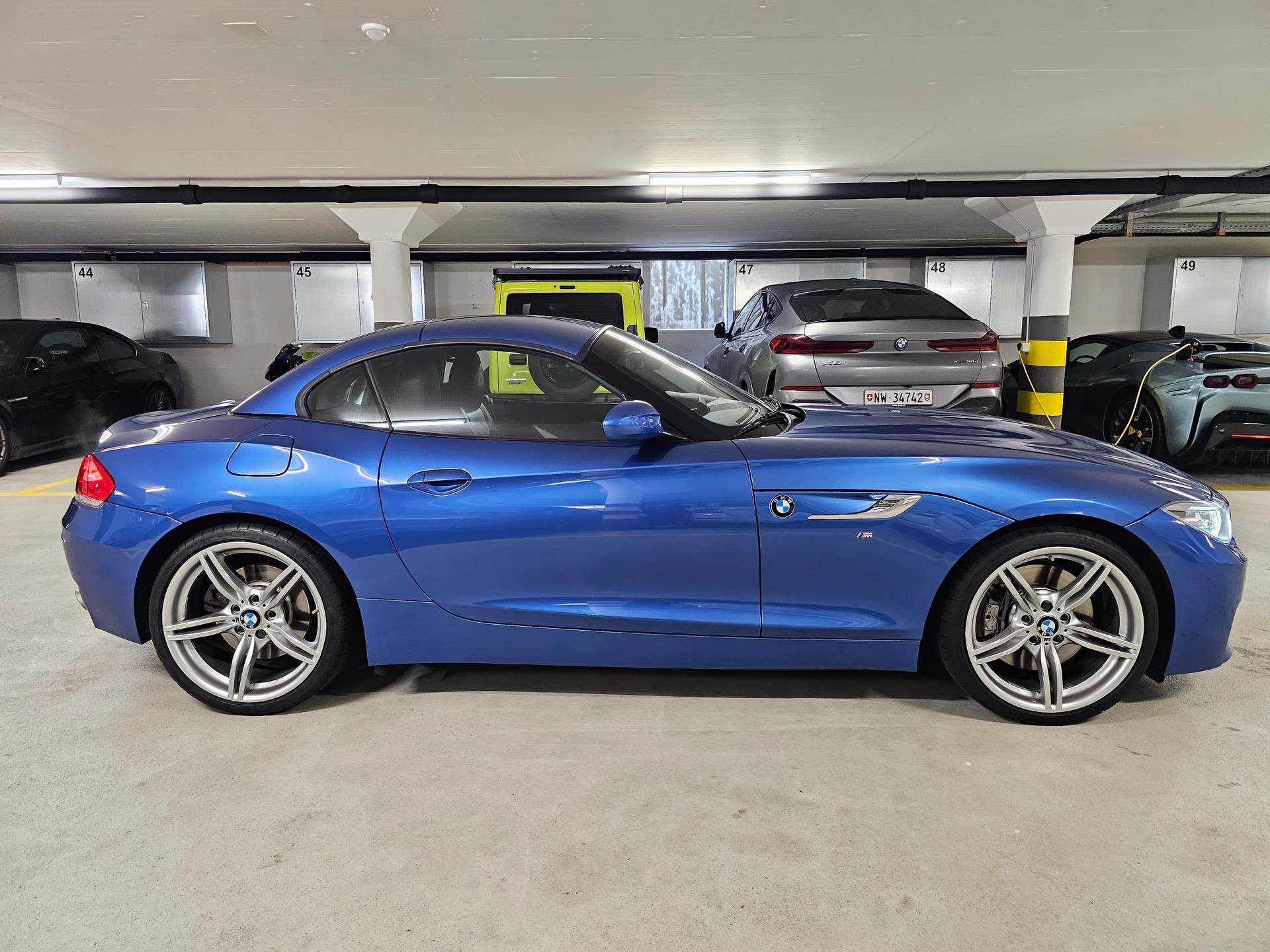 BMW Z4 sDrive35i-image-4